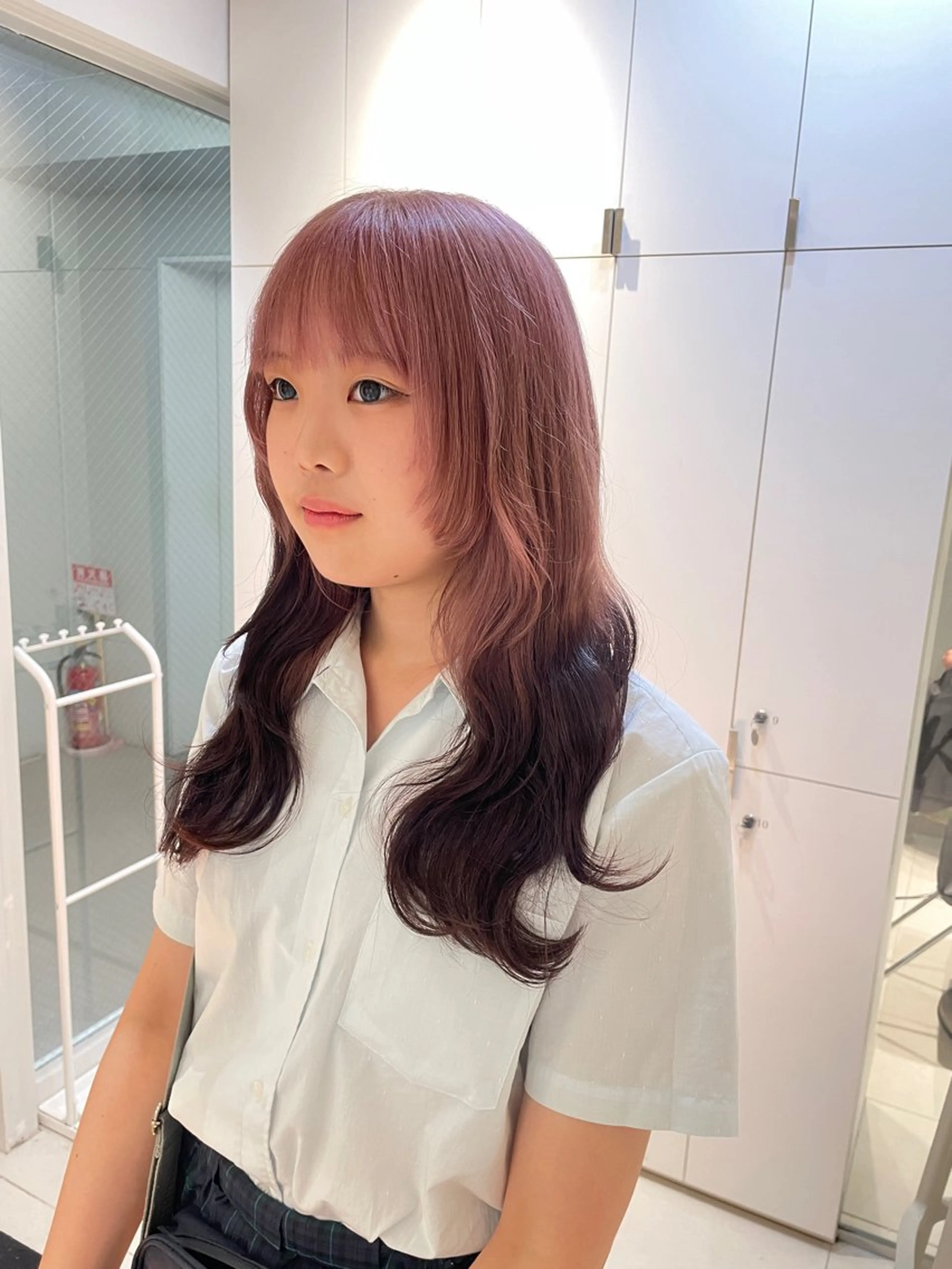 ロング カラー ヘアアレンジ ブラウンカラー ピンクカラー レッドカラー レッドブラウン ホワイトピンク ヘアカラー トリートメント ヘッドスパ ヘアセット 艶髪✨寒色カラー✨ 翁長孝輔のヘアスタイル