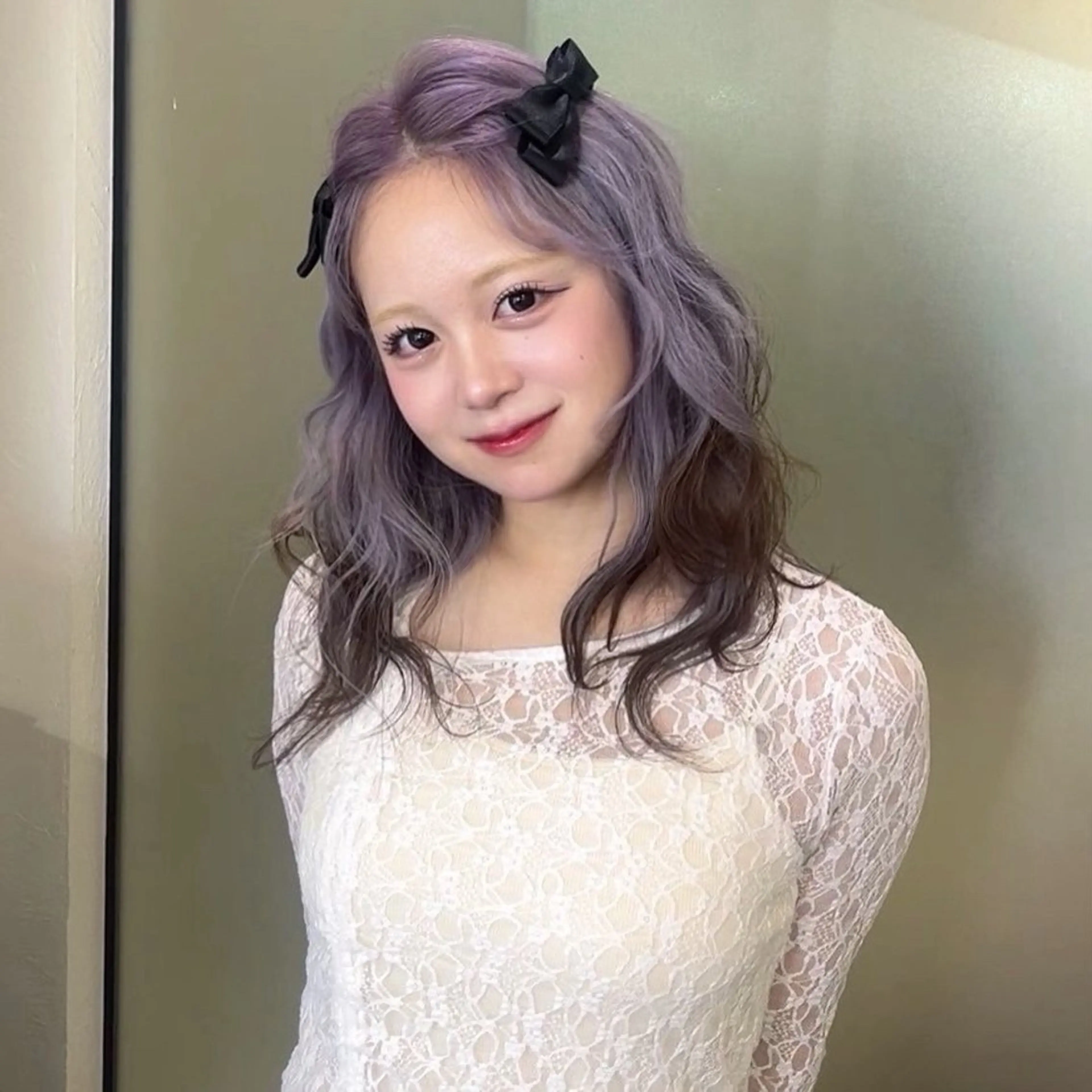 セミロング カラー ヘアアレンジ ブリーチ ブロンド 透明感カラー ラベンダーカラー 髪質改善特化サロン Kotone.のヘアスタイル