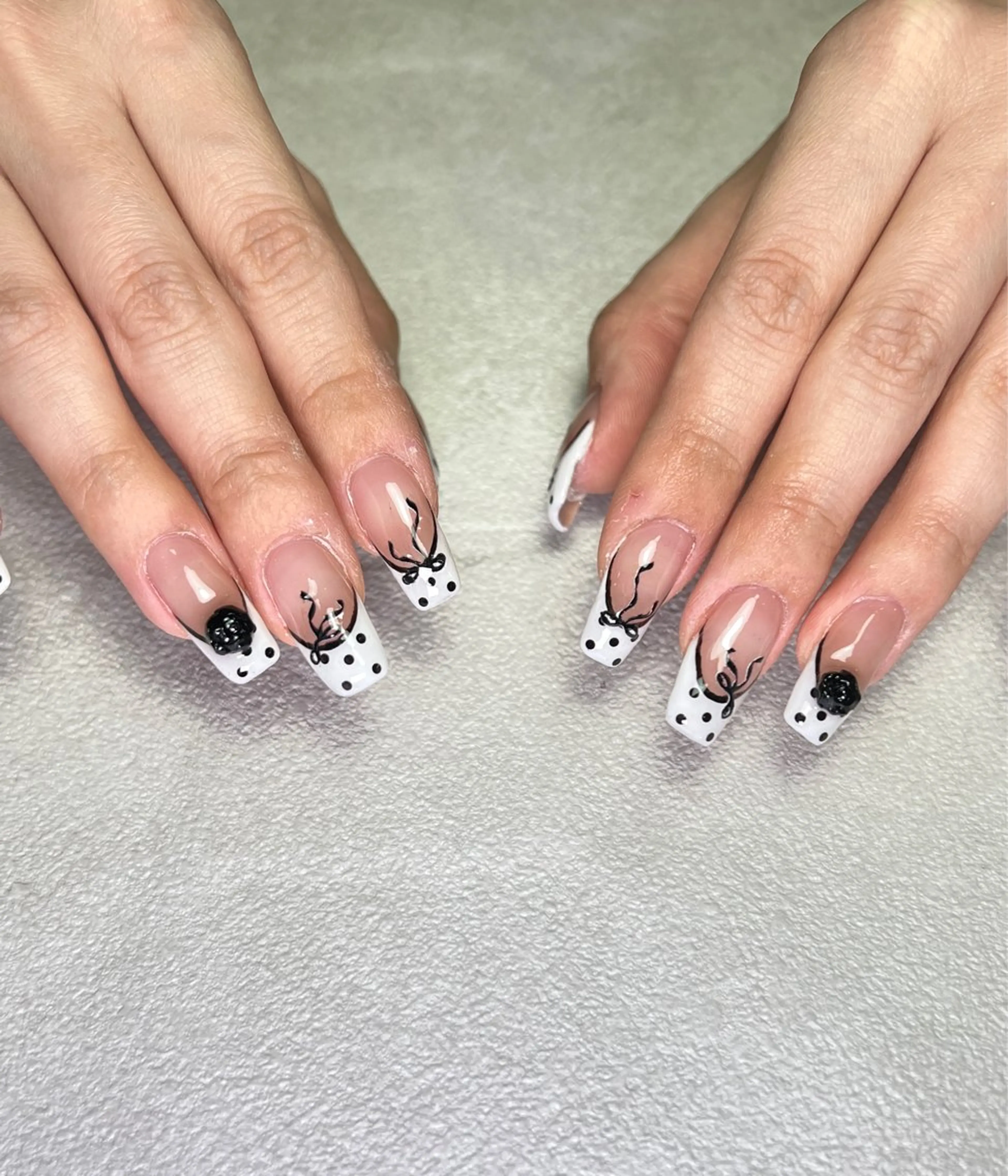 ネイル ドット フレンチネイル リボン スカルプネイル ネイリスト ハンのネイルデザイン