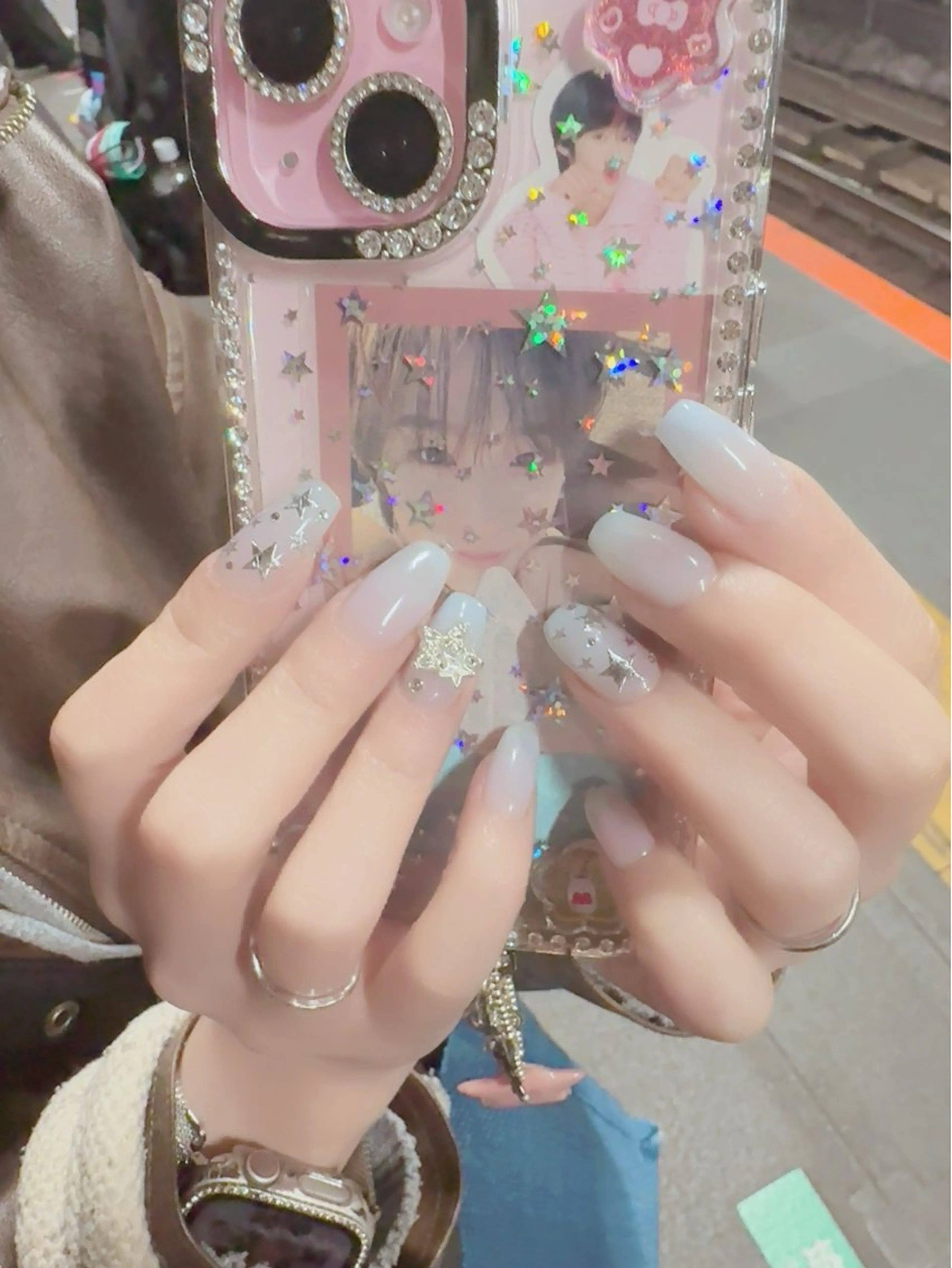 自爪🩷カラーグラデーションorミラーネイルの写真