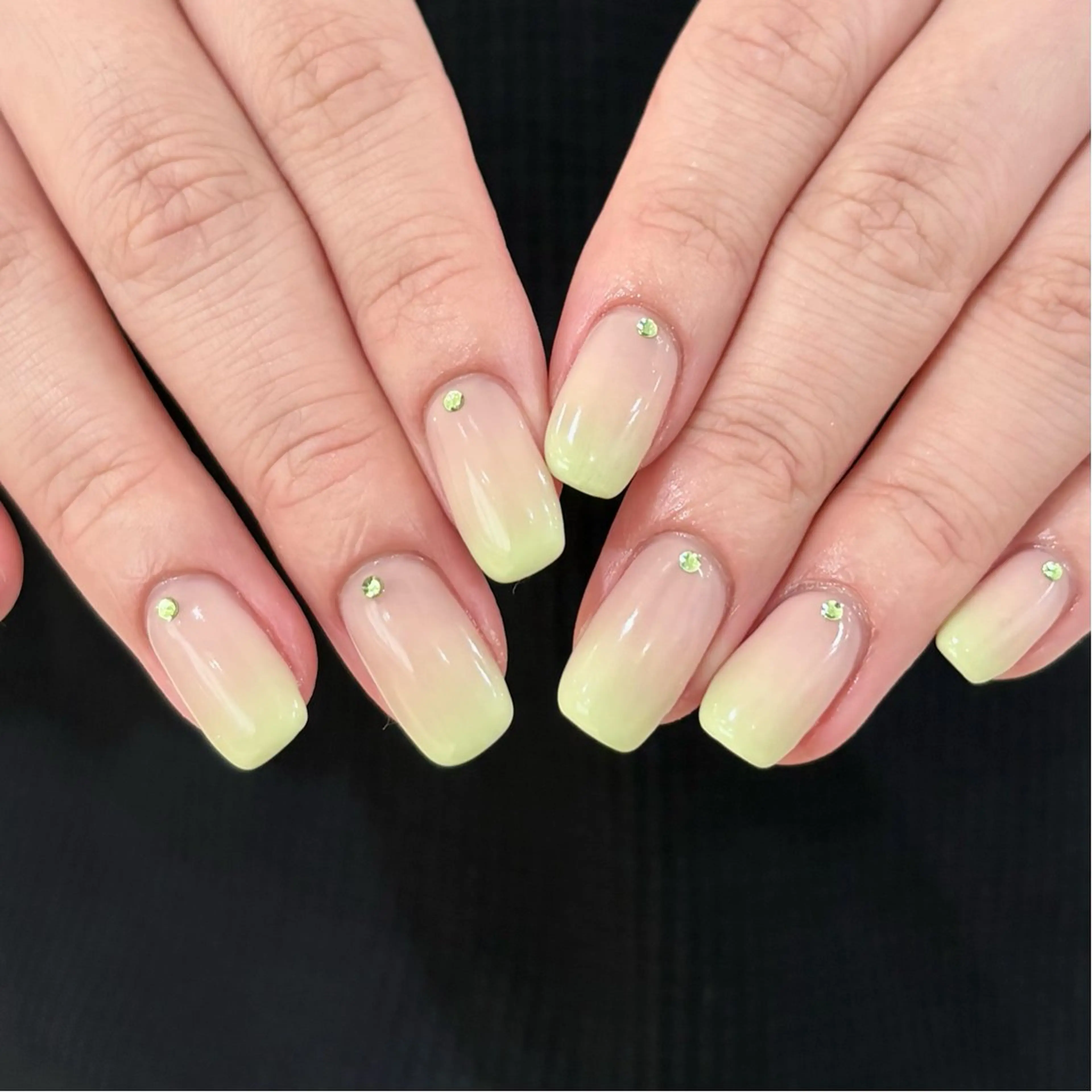 ネイル 春ネイル ハンドネイル 佐藤 渚紗のネイルデザイン