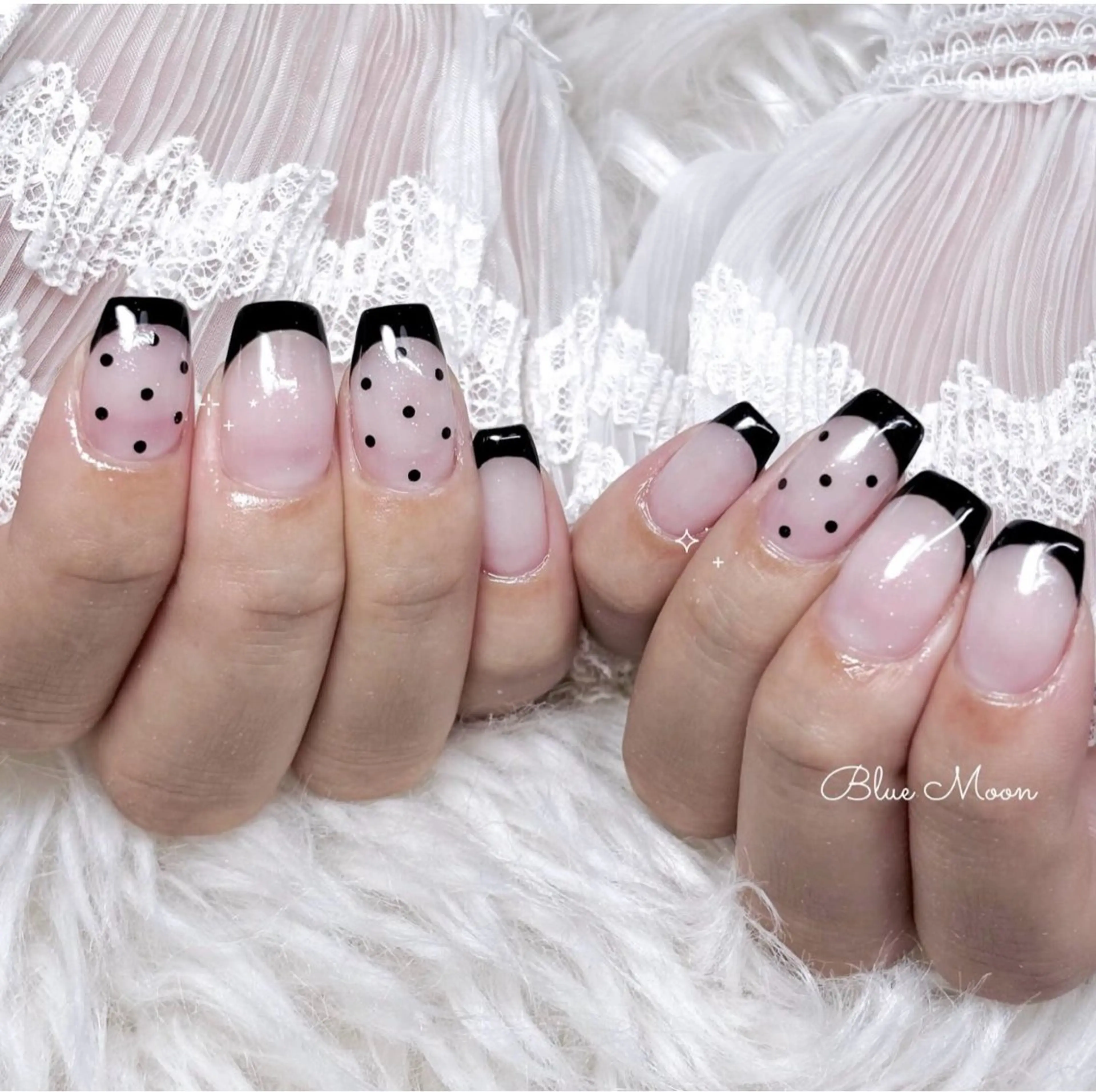 ネイル ホログラムネイル ハンドネイル ハンドケア nail salon Blue Moonのネイルデザイン