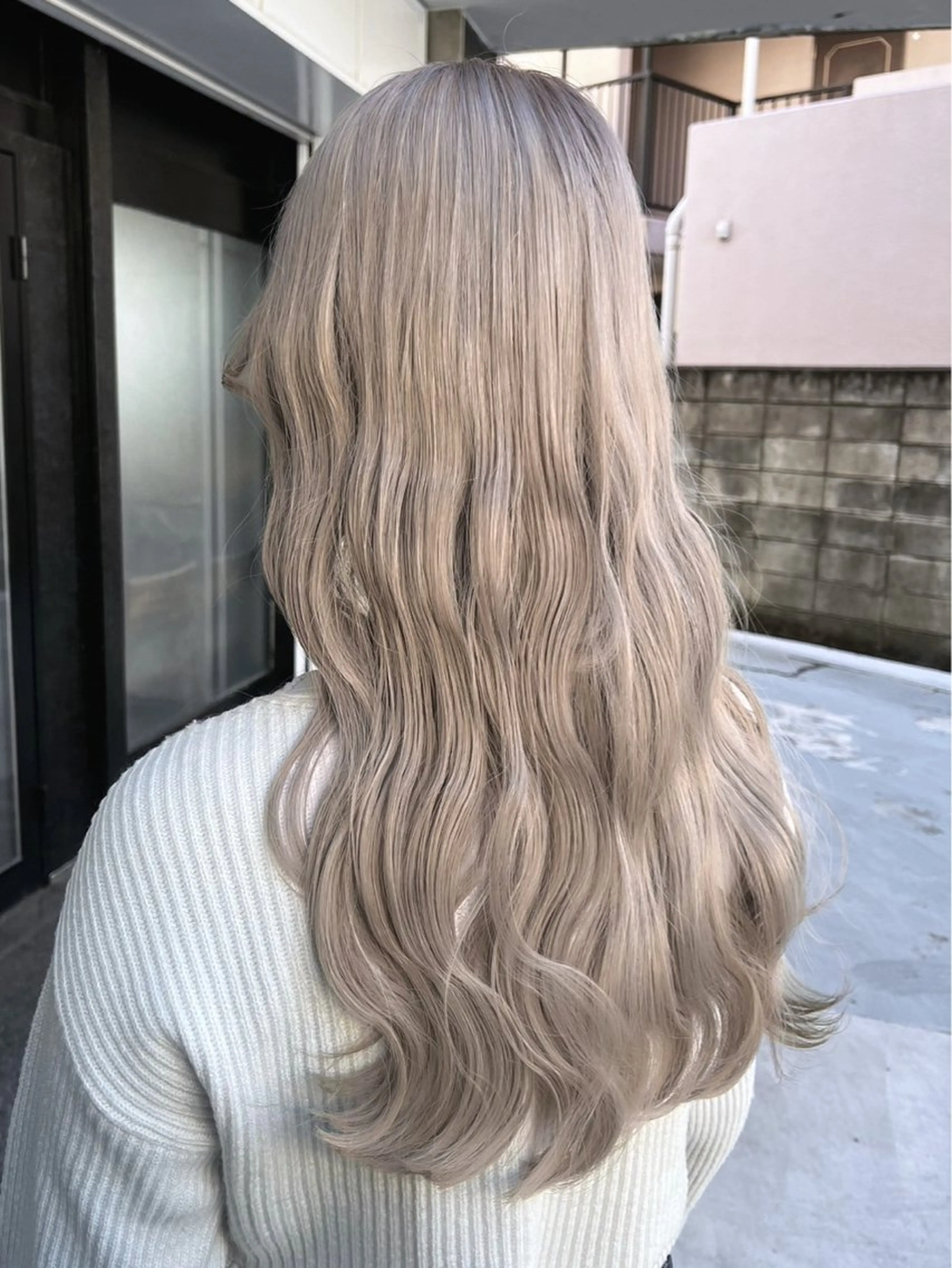 ロング カラー ベージュカラー ブリーチ ケアブリーチ 透明感カラー ハイトーンカラー カット ヘアカラー トリートメント ハイトーン/韓国風/ 艶髪/吉祥寺のヘアスタイル