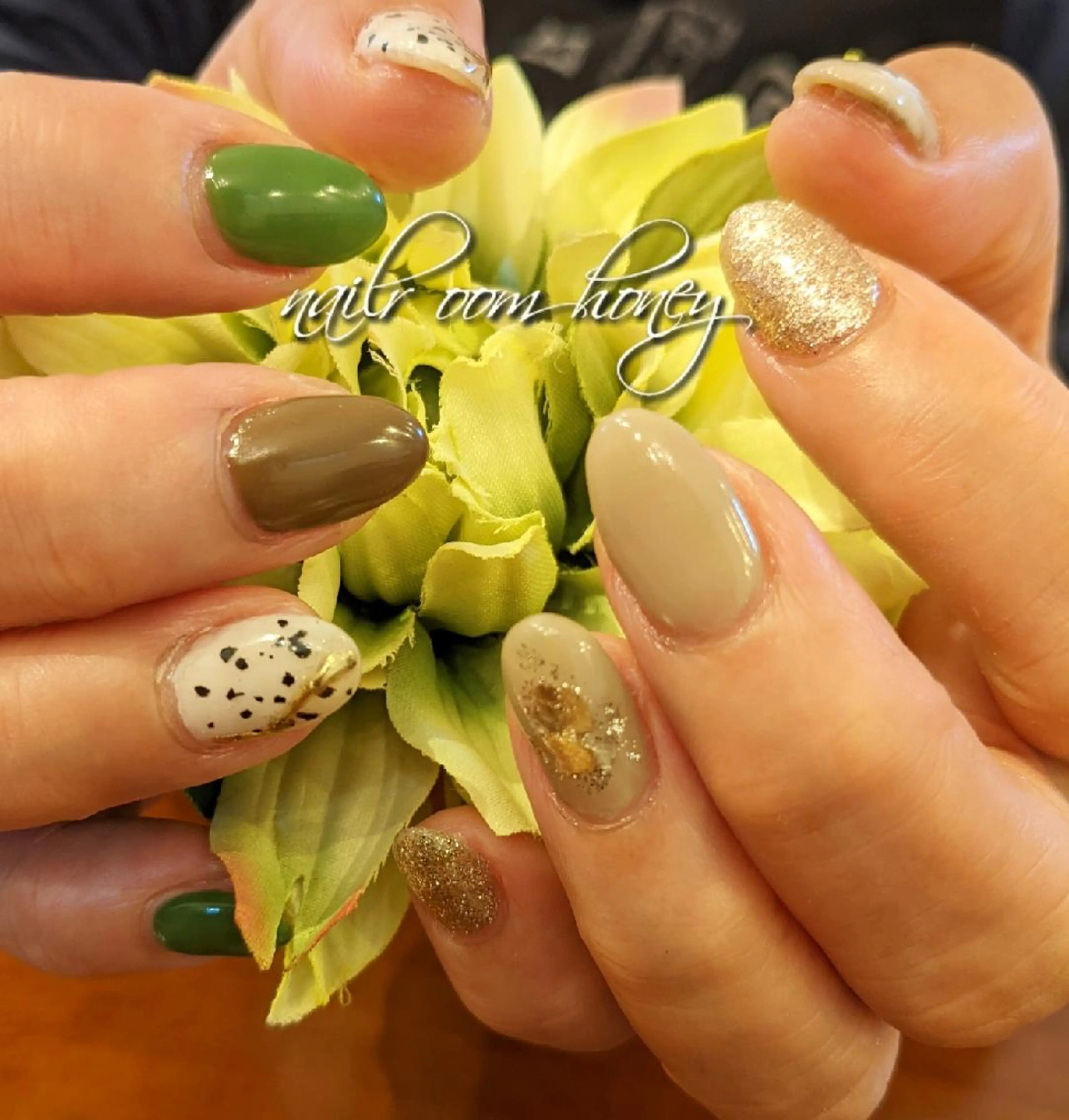 ネイル ミラーネイル nail room  honeyのネイルデザイン