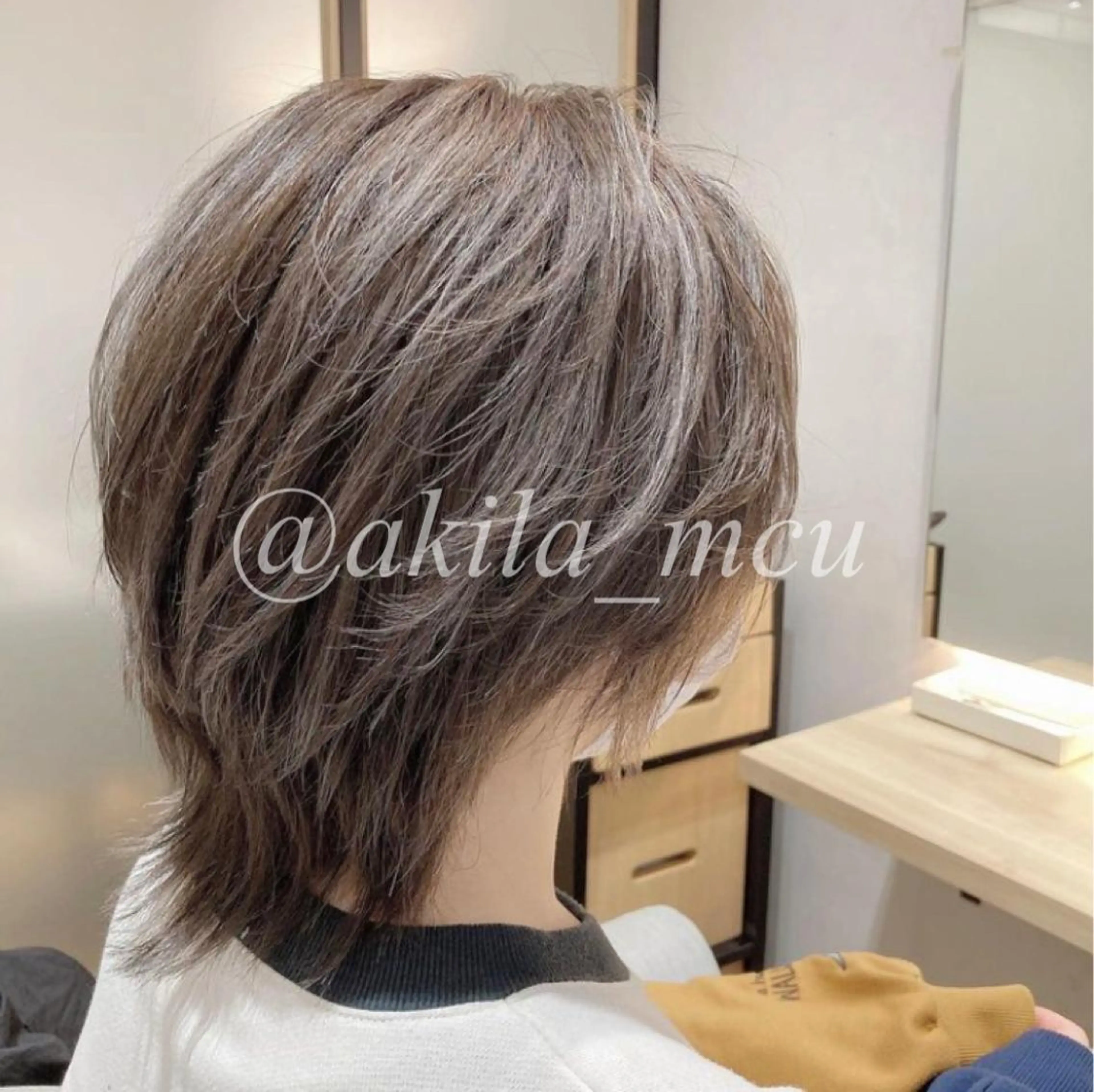 ショート カラー ヘアアレンジ アッシュ ブリーチ ダブルカラー シルバー 外国人風カラー エグチ アキラのヘアスタイル