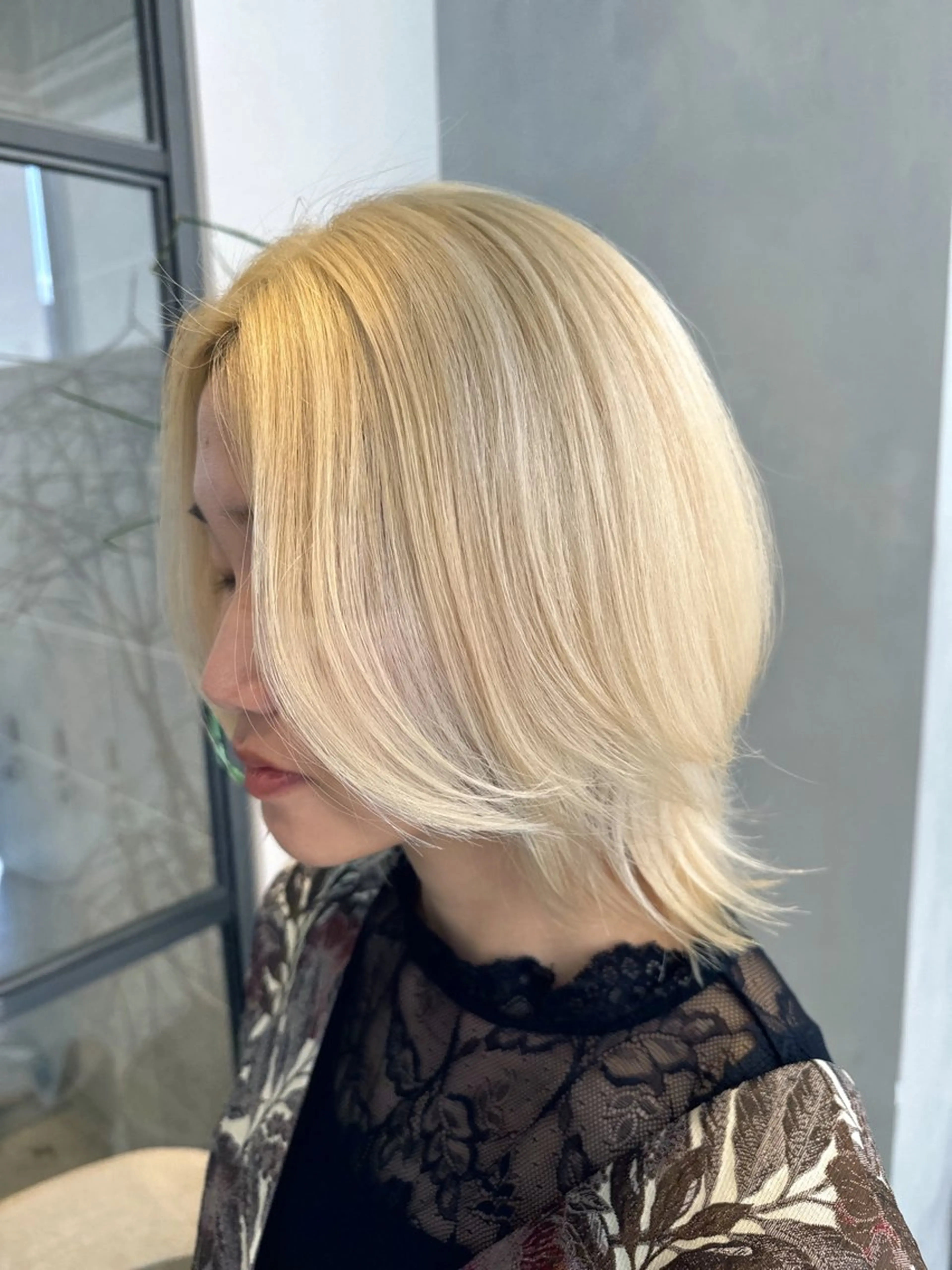 ミディアム カラー ブリーチ 抜きっぱなしブロンド ブロンド くびれヘア カット ヘアカラー トリートメント 透明感カラー✨艶髪 制作🌱山根あゆみのヘアスタイル