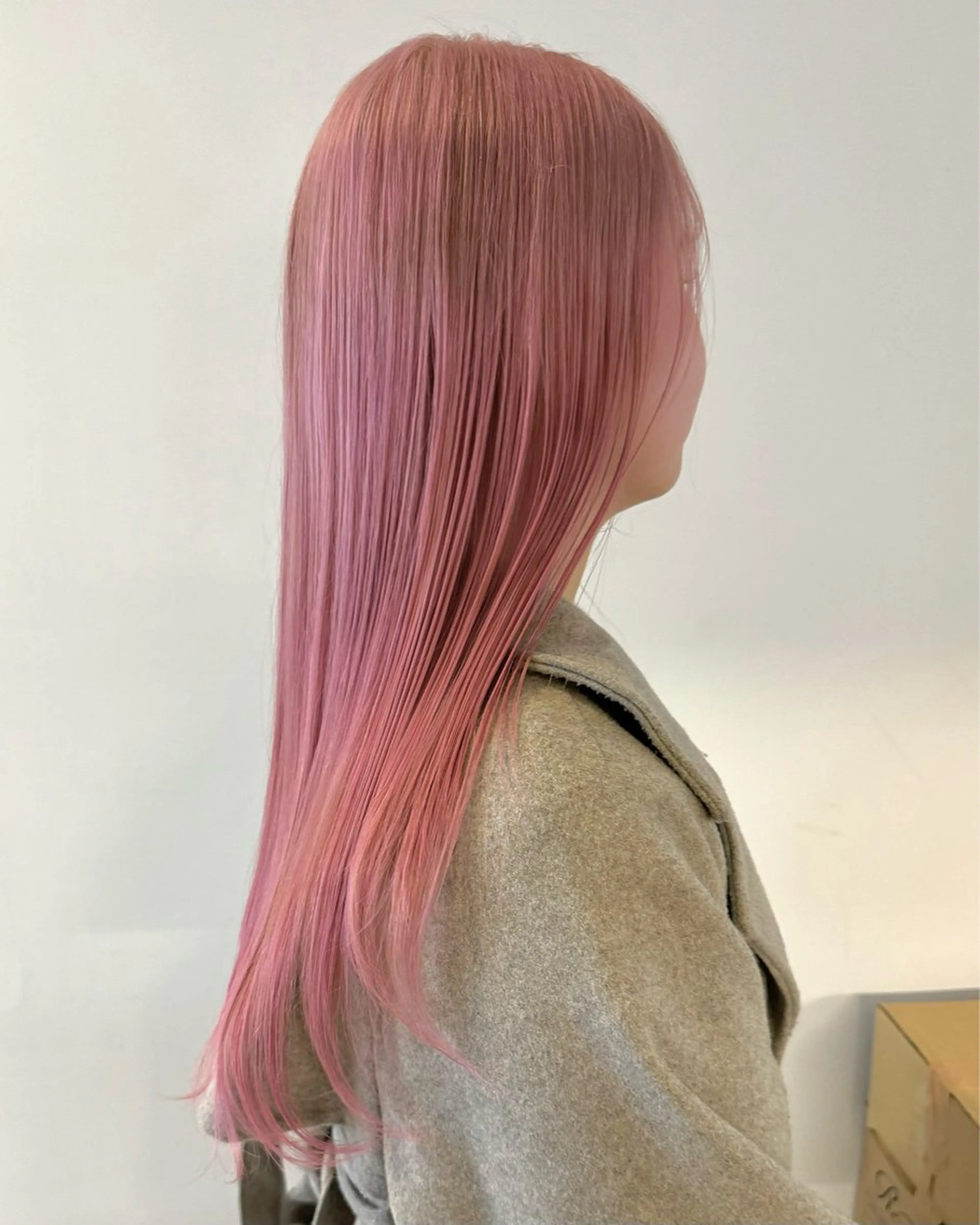 ロング カラー ベージュカラー ブリーチ ケアブリーチ ハイトーンカラー ピンクカラー カット ヘアカラー トリートメント RAIMA ケアハイトーンのヘアスタイル