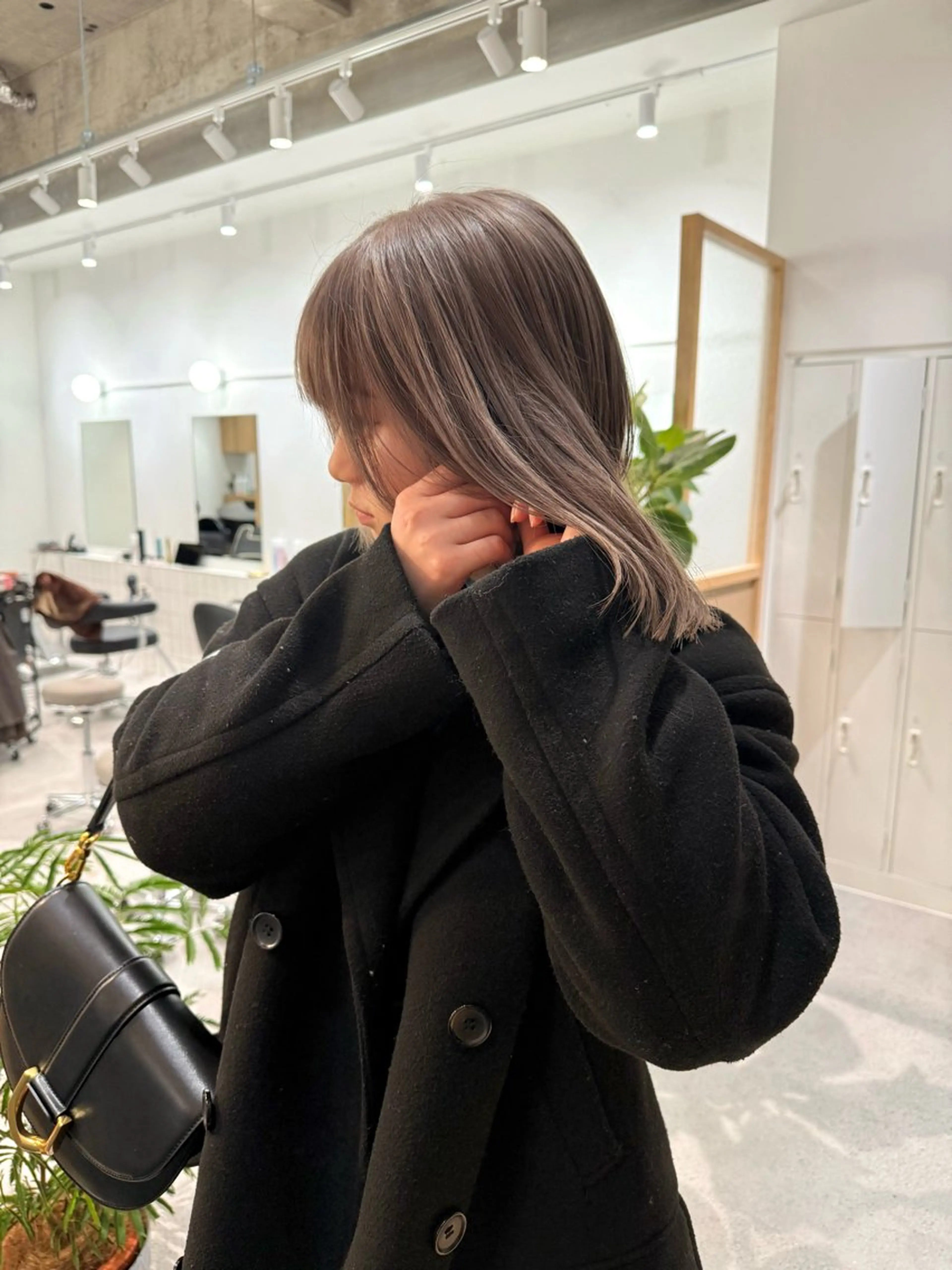 ミディアム カラー ベージュカラー ブリーチ フォギーベージュ ミルクティーベージュ オリーブベージュ カット ヘアカラー トリートメント カラー/髪質改善 レイヤー/vagueのヘアスタイル