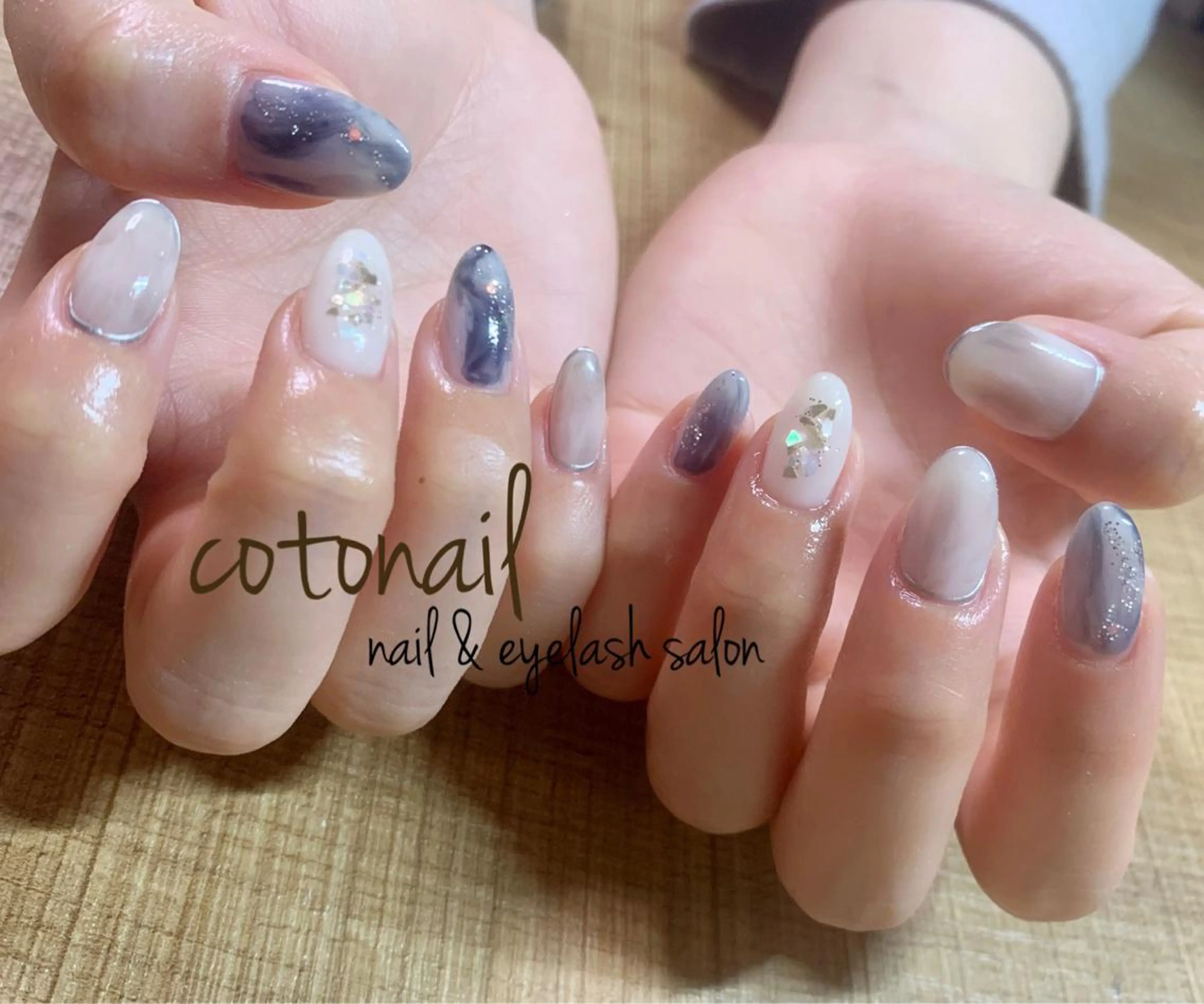 ミディアム ネイル アートネイル ハンドネイル ツメトマツゲ .のネイルデザイン