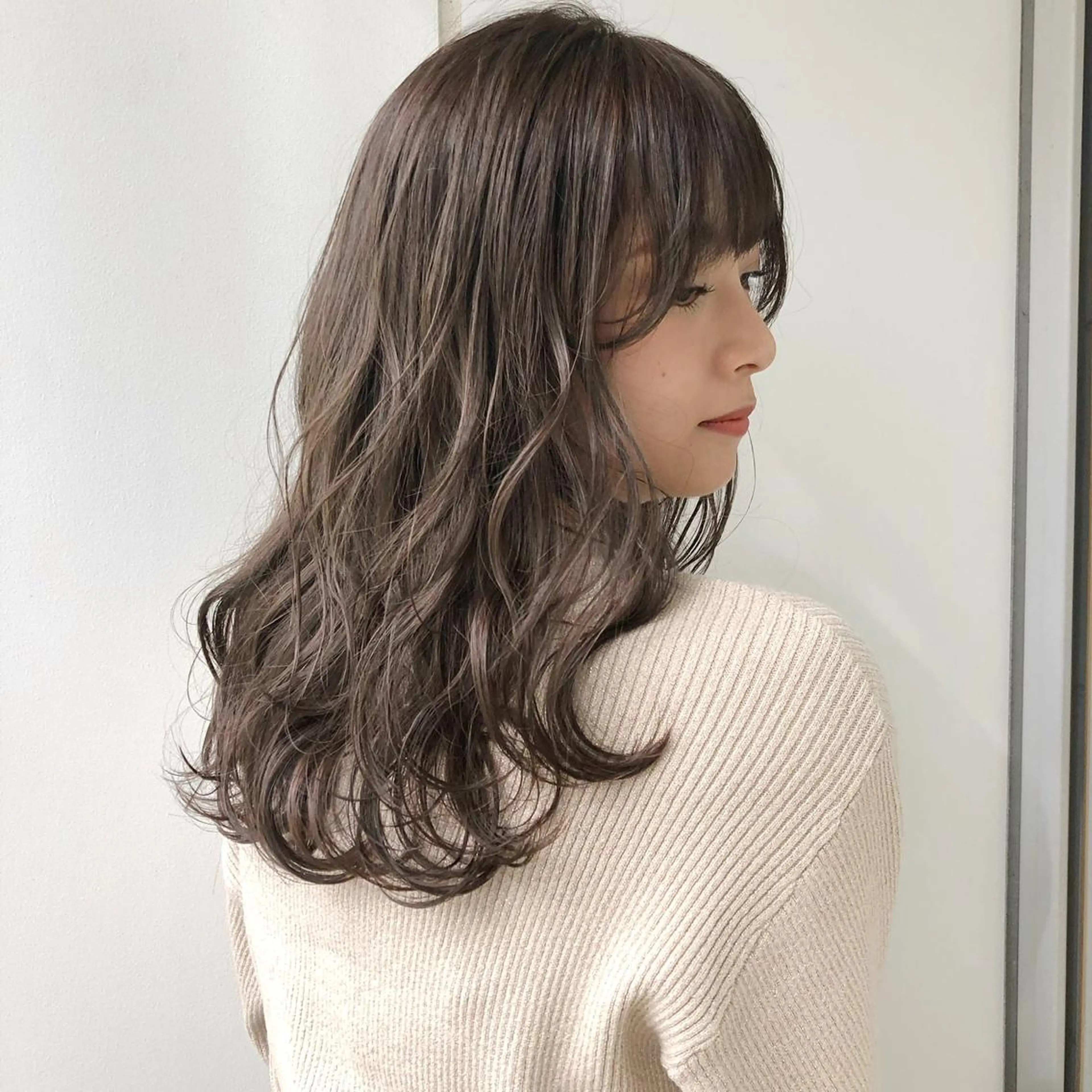 ロング カラー 透明感カラー グレージュ 榎園 由美のヘアスタイル