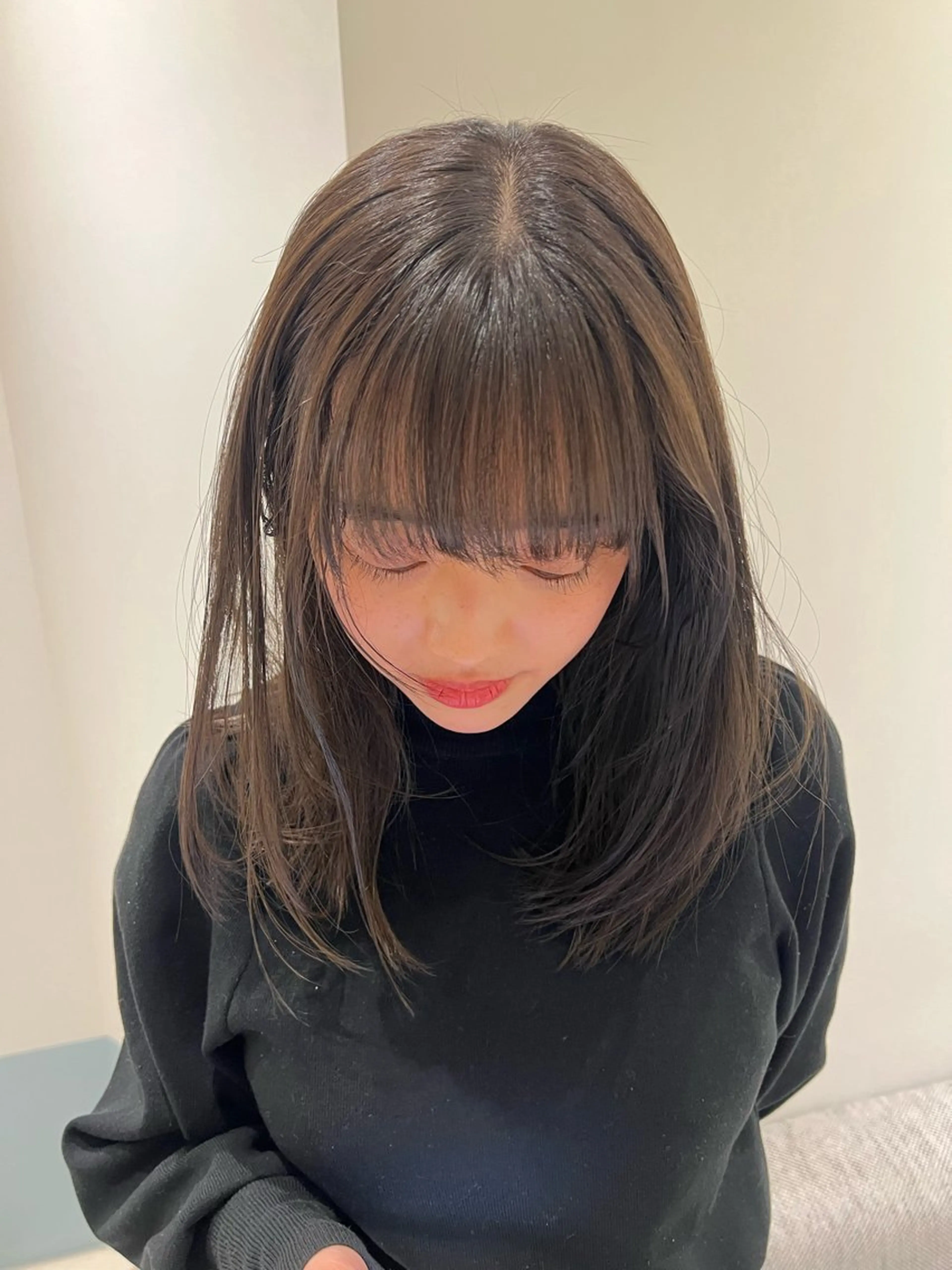 ミディアム 成岡 愛美のヘアスタイル