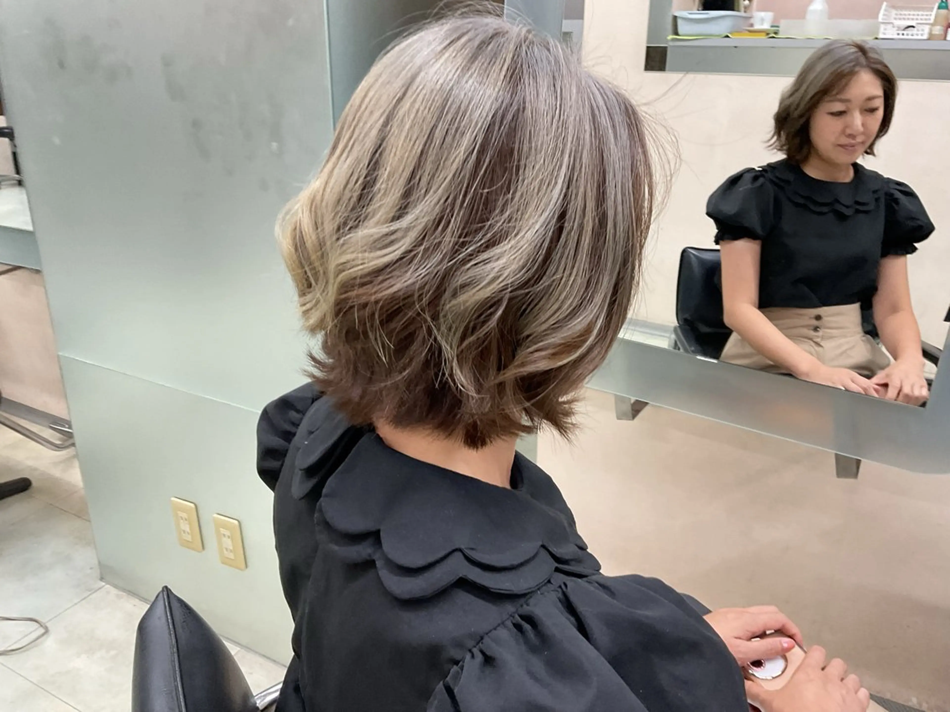 ミディアム カラー au美容室所属・au栄矢場町 水素髪質改善Tのヘアスタイル