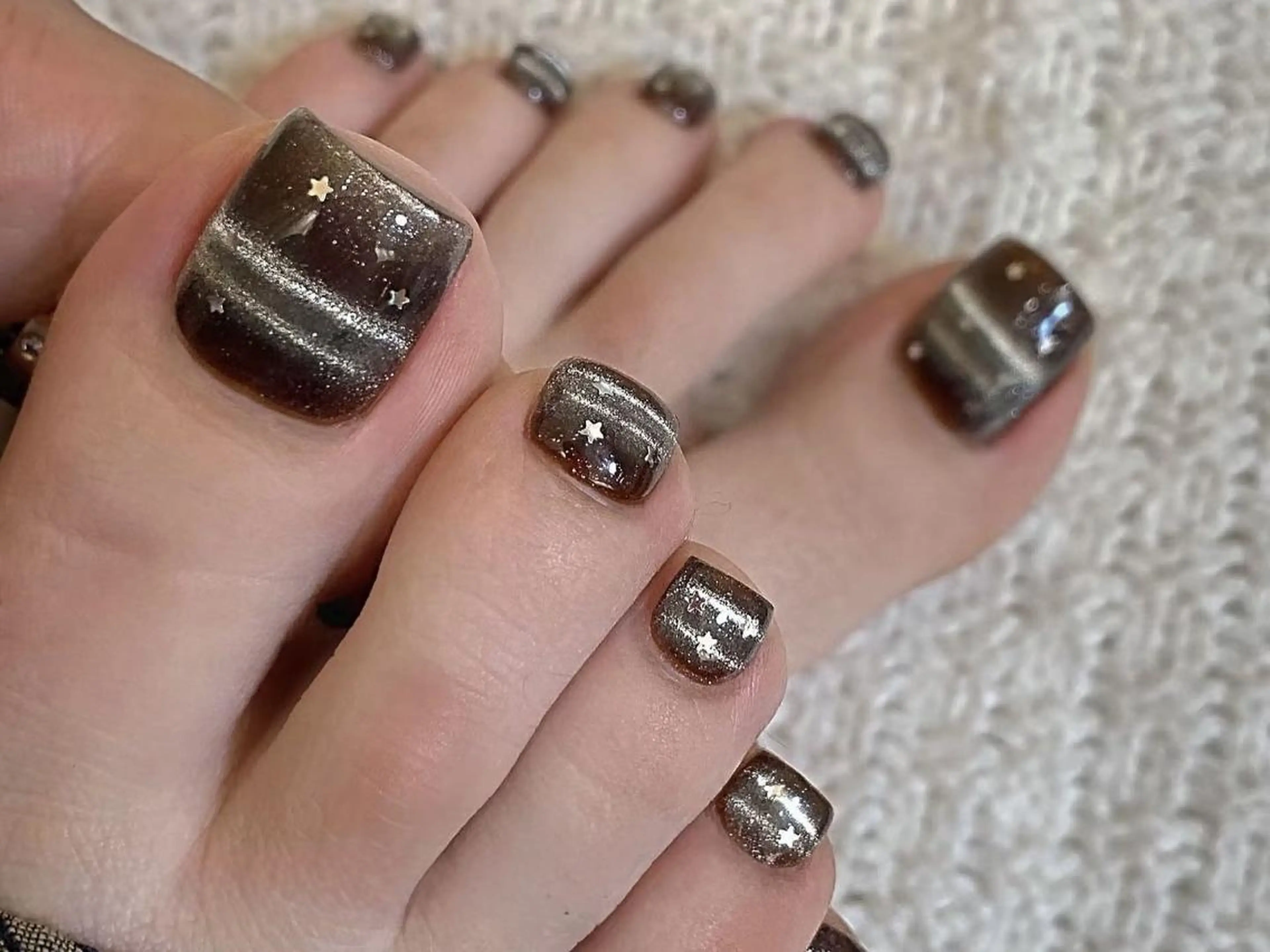 ネイル カジュアル フットネイル ジェルネイル ゴールド ホログラムネイル ハンドネイル ハンドケア 🎀Sense Nail渋谷店🎀のネイルデザイン