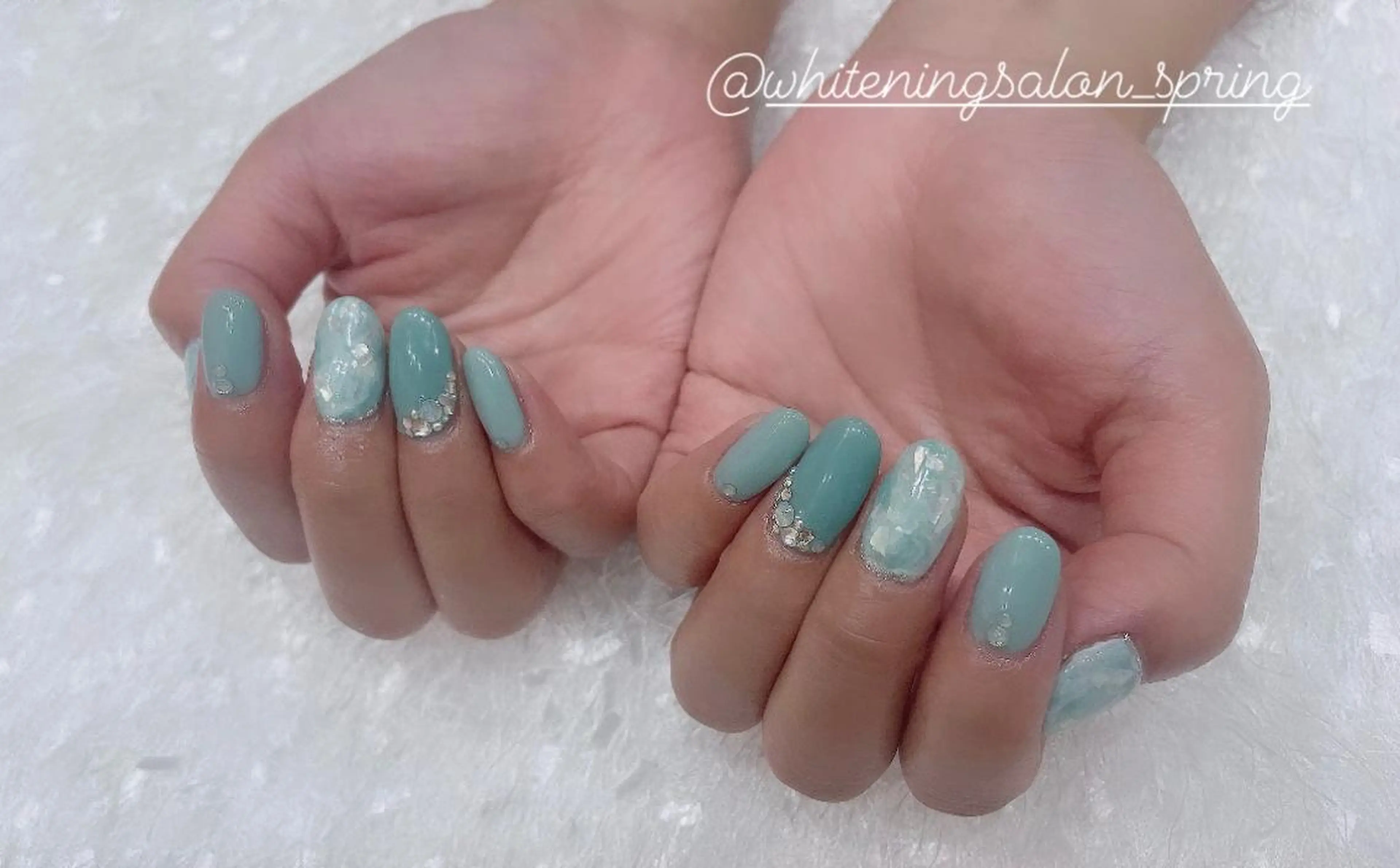 ネイル ブルー グリーン ニュアンスネイル Nakao Hitomiのネイルデザイン