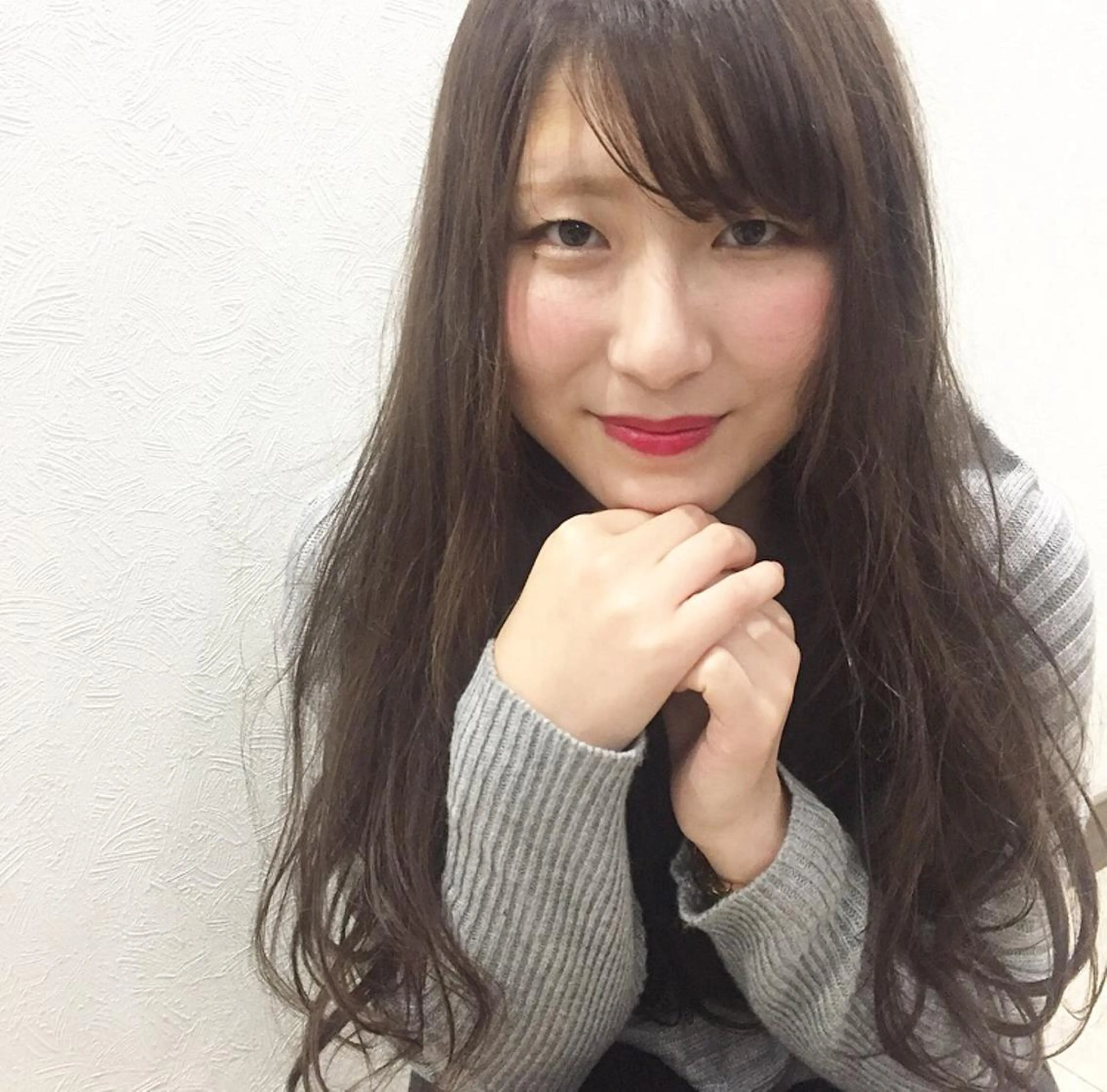 ロング カラー アッシュ 岩田 萌那のヘアスタイル