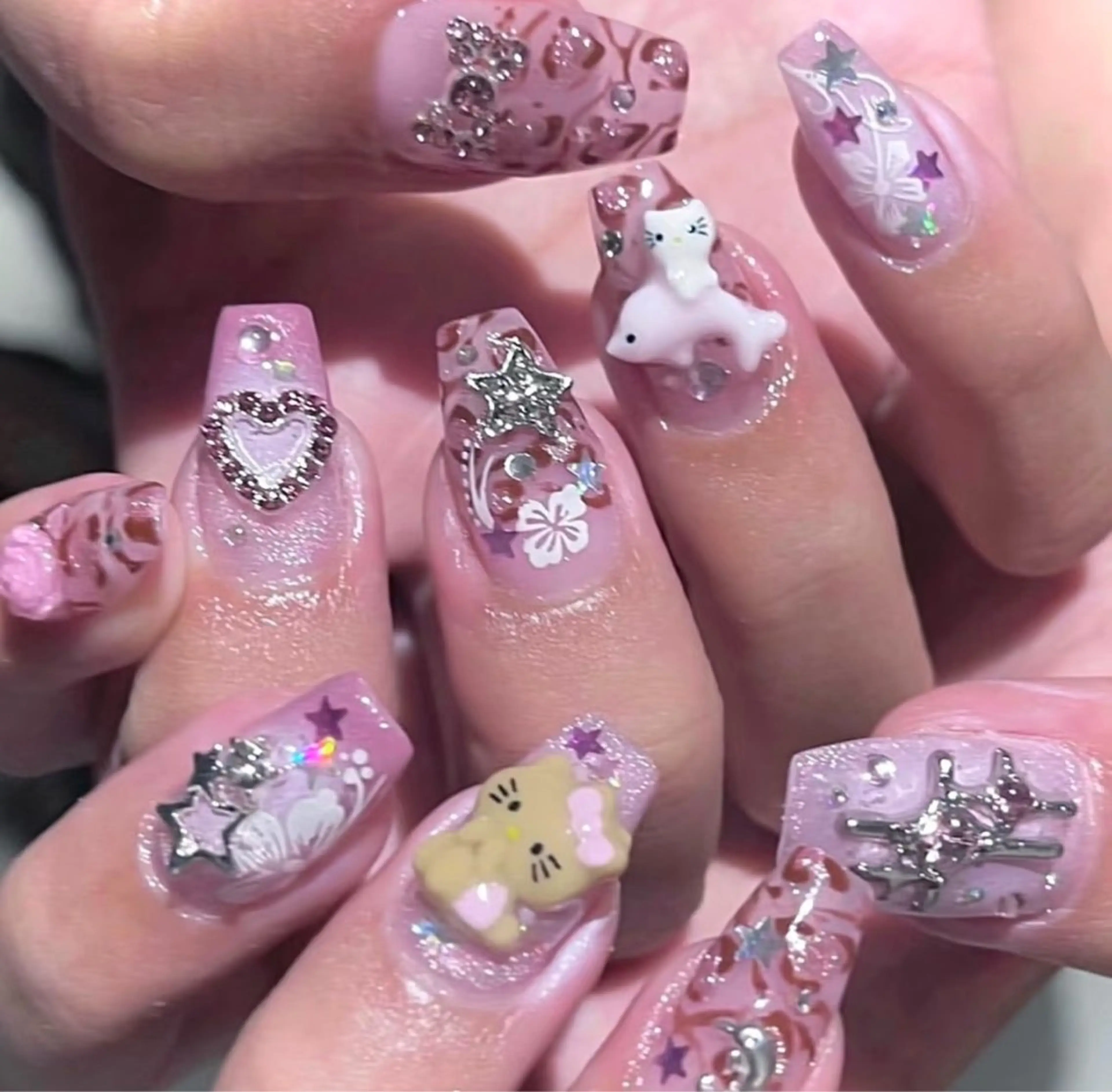 ネイル フレンチネイル グラデーション キラキラネイル 韓国ネイル マグネットネイル ハンドネイル 🎀🎀YooLi Nail Salonのネイルデザイン