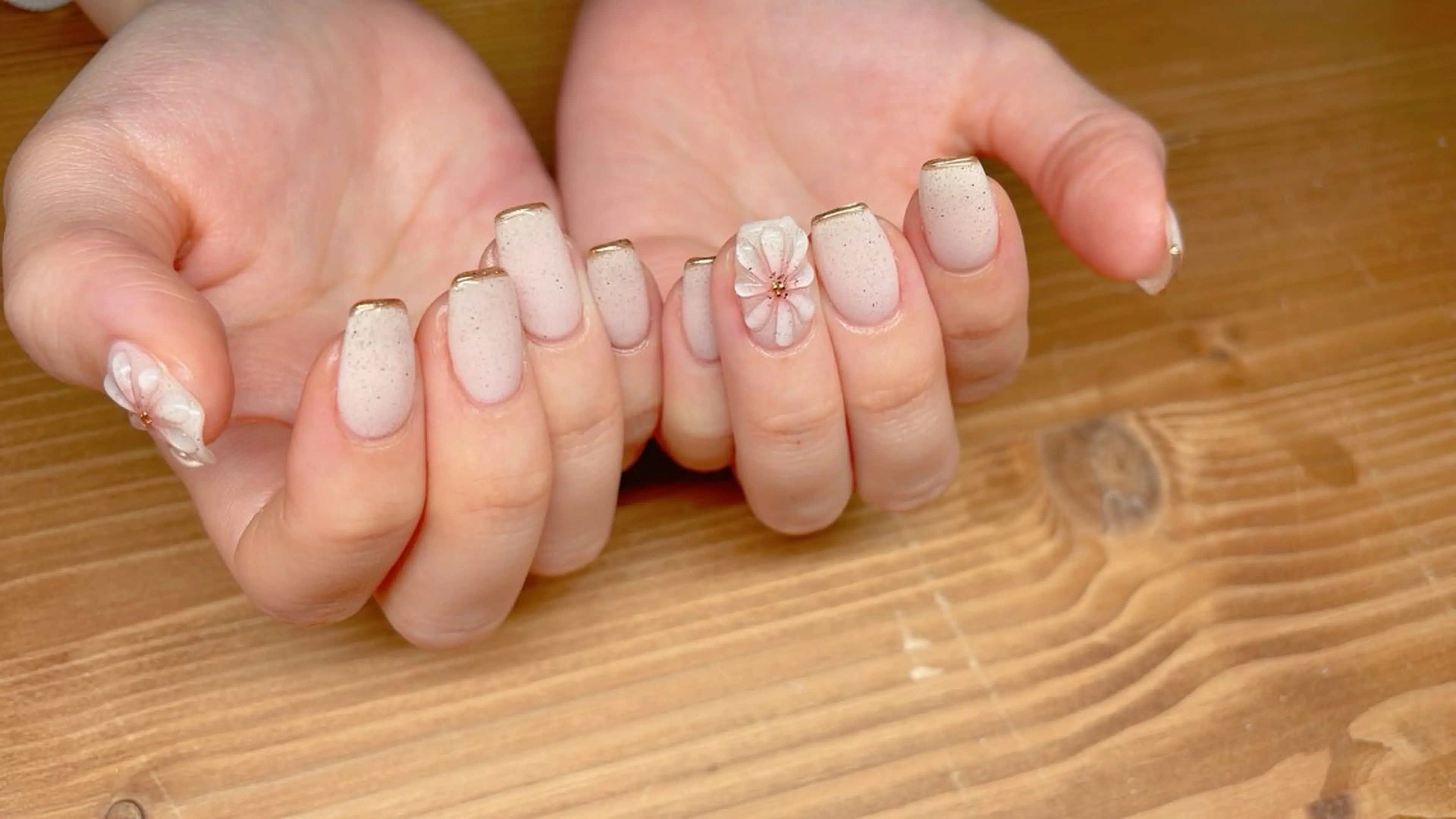 ネイル オーロラネイル 桜ネイル フラッシュネイル フラワーネイル ジェルネイル nailroom OHANA🌴のネイルデザイン