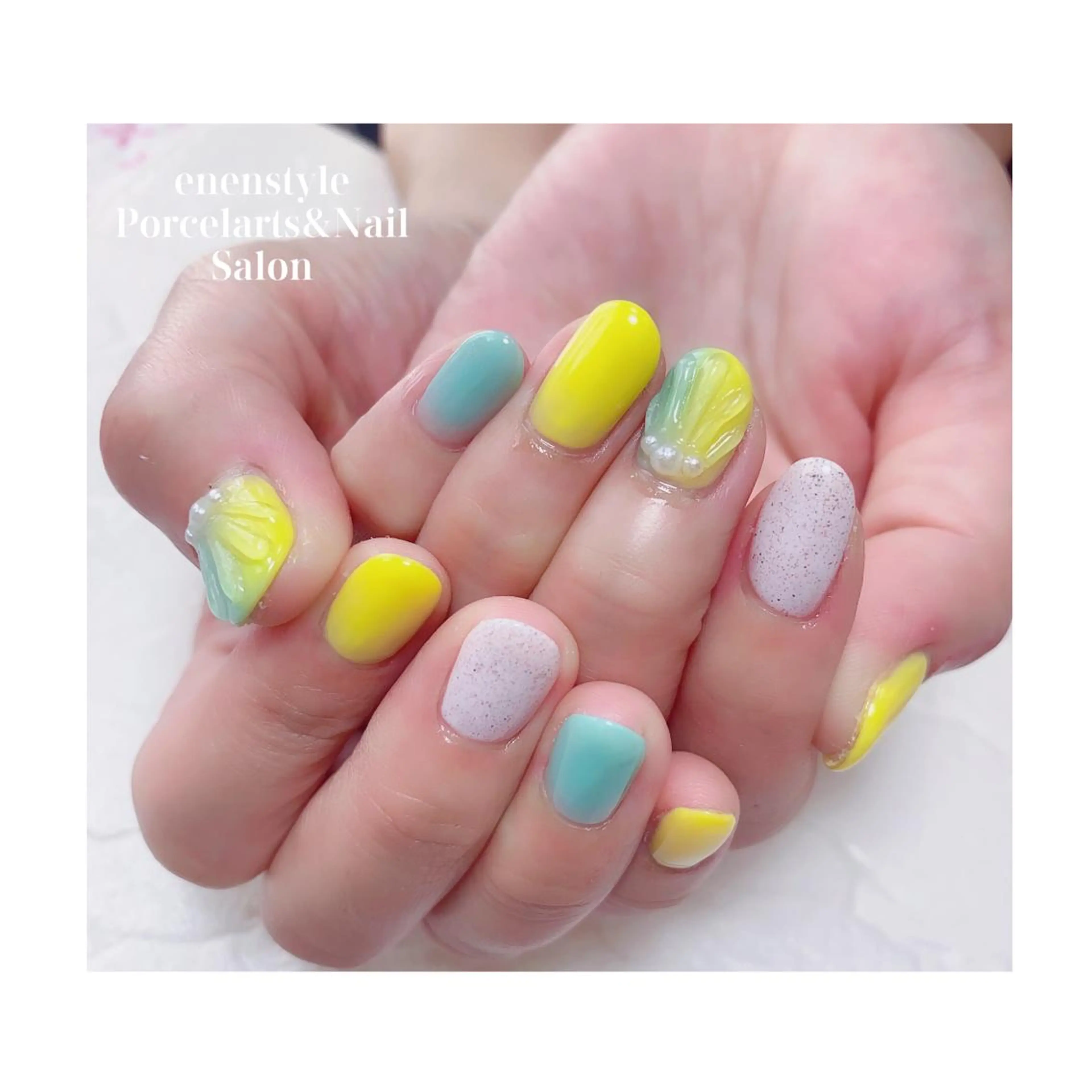 ミディアム ネイル ジェルネイル ニュアンスネイル オフィスネイル ワンカラーネイル パラジェル ハンドネイル 👑enen style👑のネイルデザイン