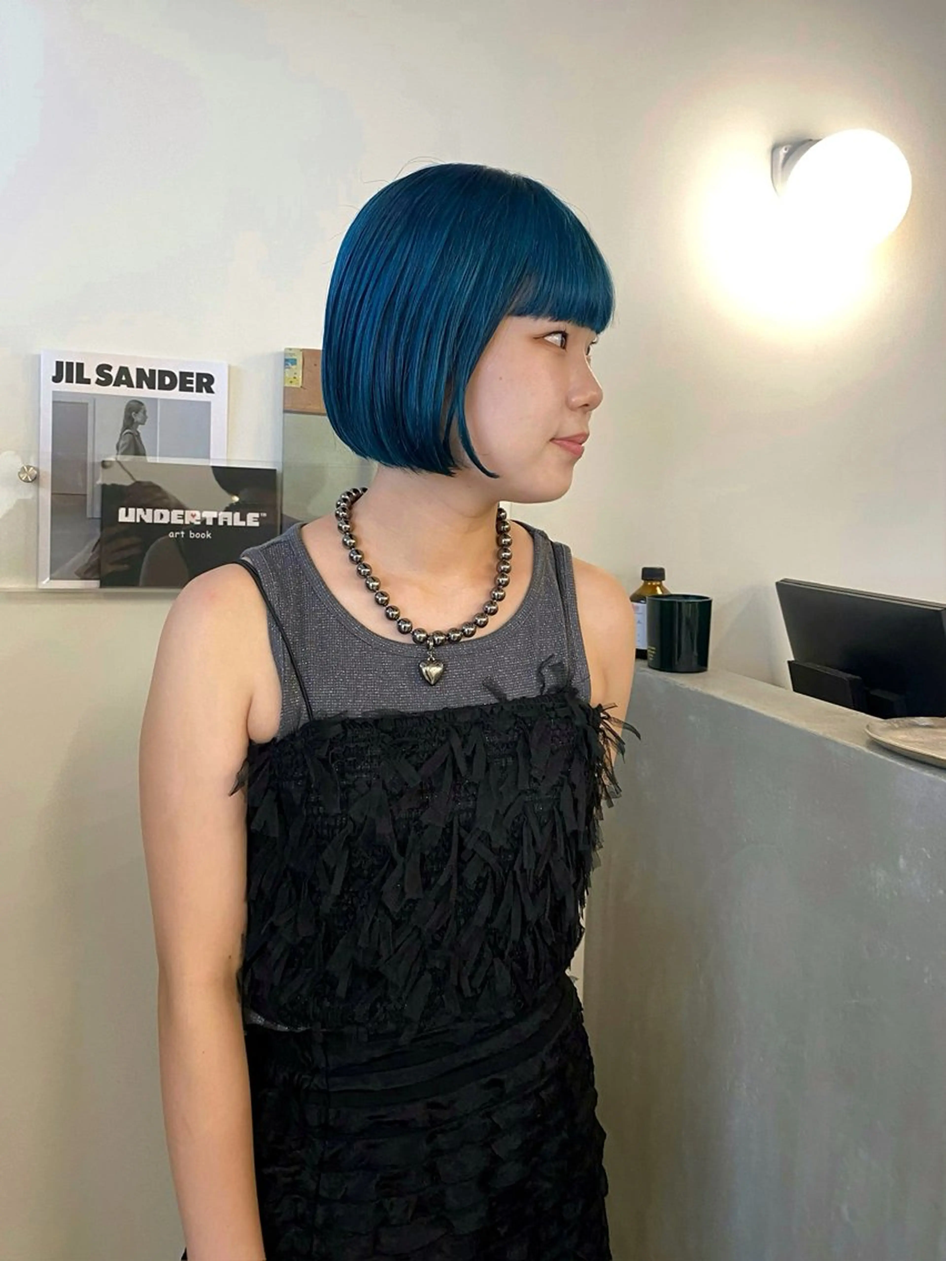 ショート カラー ブリーチ ブルーカラー tonari 梅田、中崎町のヘアスタイル