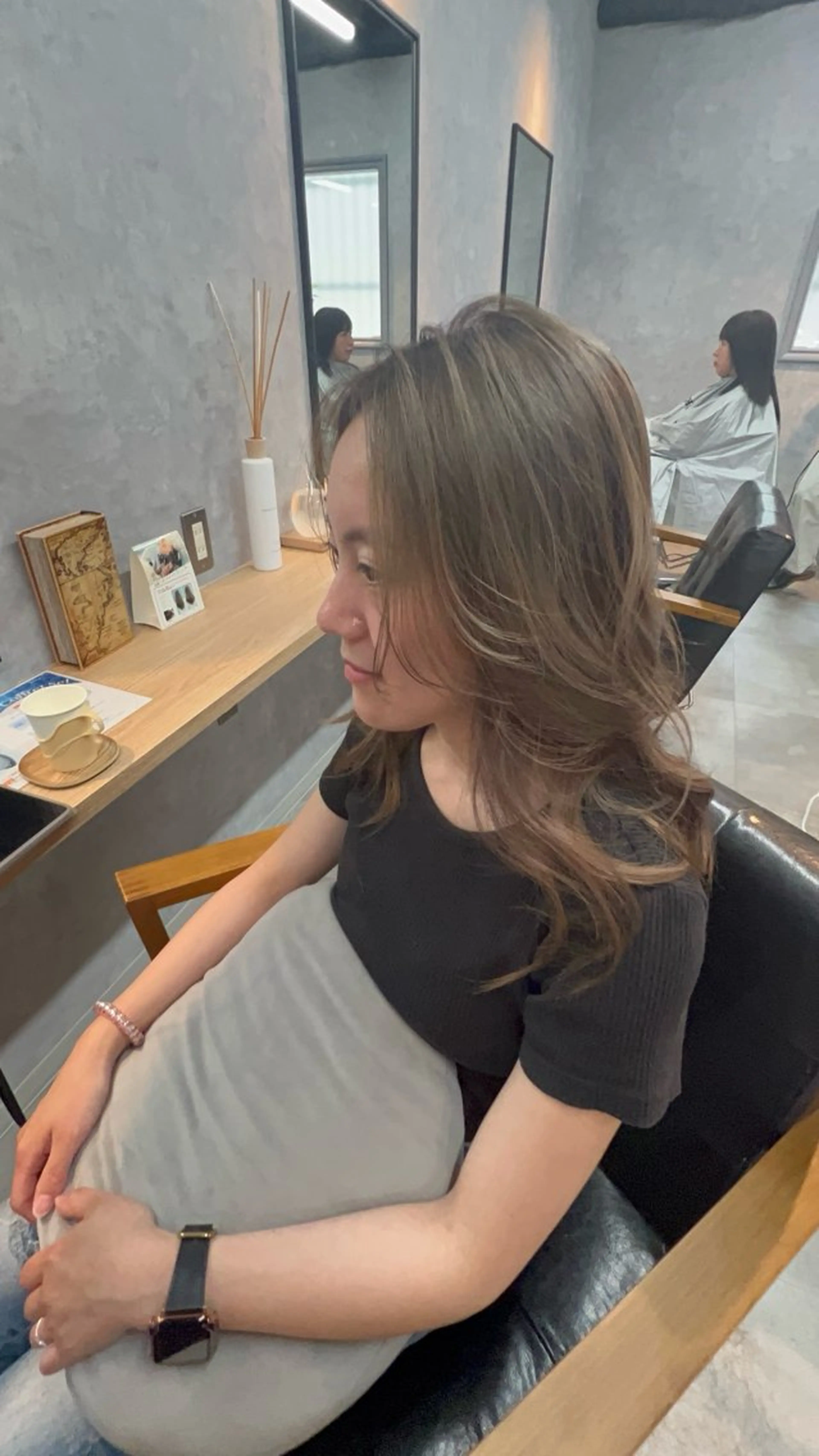 ミディアム ヘアカラー motoトップカラー リスト/ブリーチカラのヘアスタイル