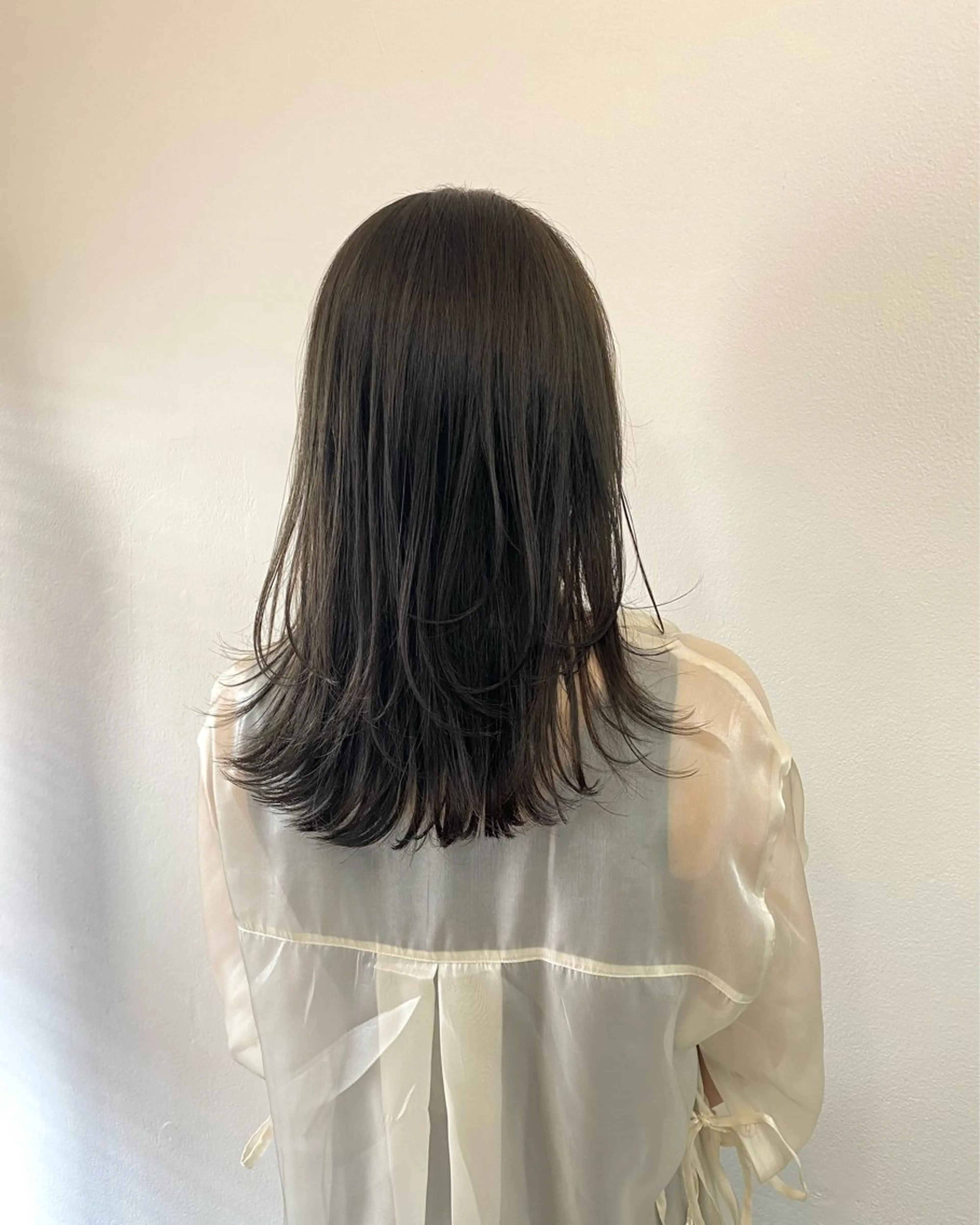 セミロング カラー ヘアカラー 暗髪とオリーブ🌿 渡辺拓人のヘアスタイル