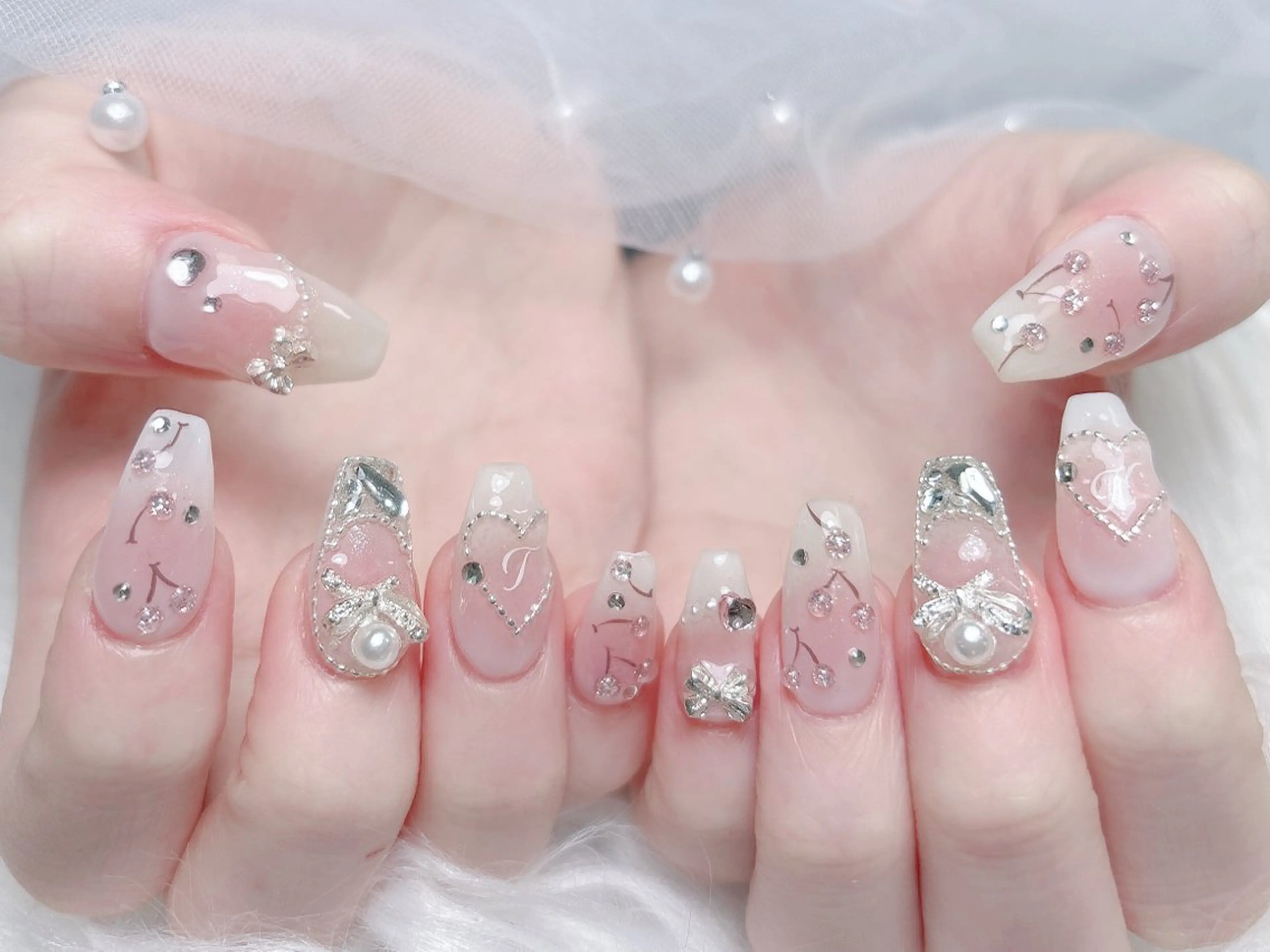ネイル 成人式 ロングネイル マグネットネイル 大理石ネイル(マーブル) リボン ハンドネイル MoMoA Nail ネイル長さ出し専門店のネイルデザイン