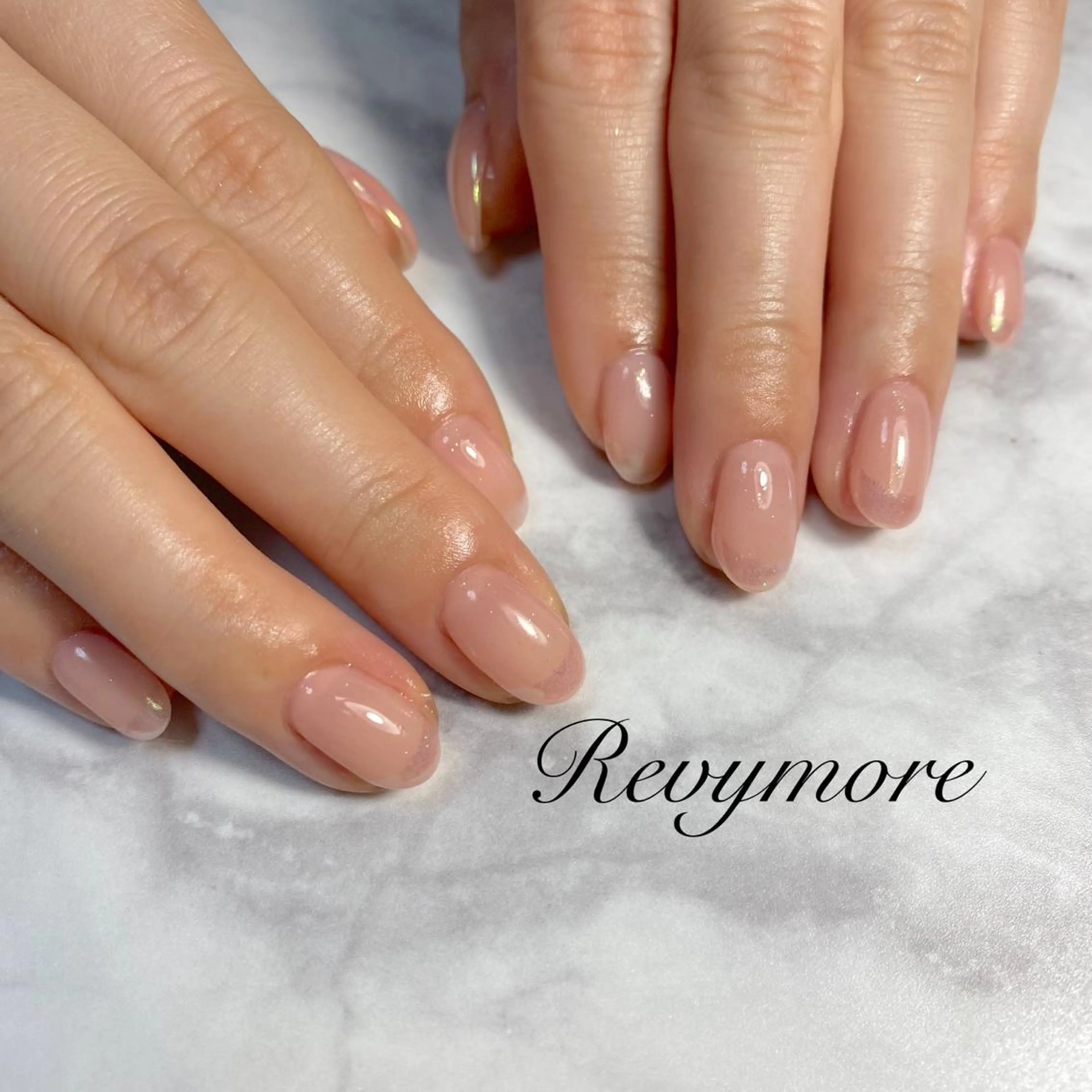 ミディアム ネイル 韓国風ヘア オーロラネイル フレンチネイル ジェルネイル キラキラネイル nail salon Revymoreのネイルデザイン