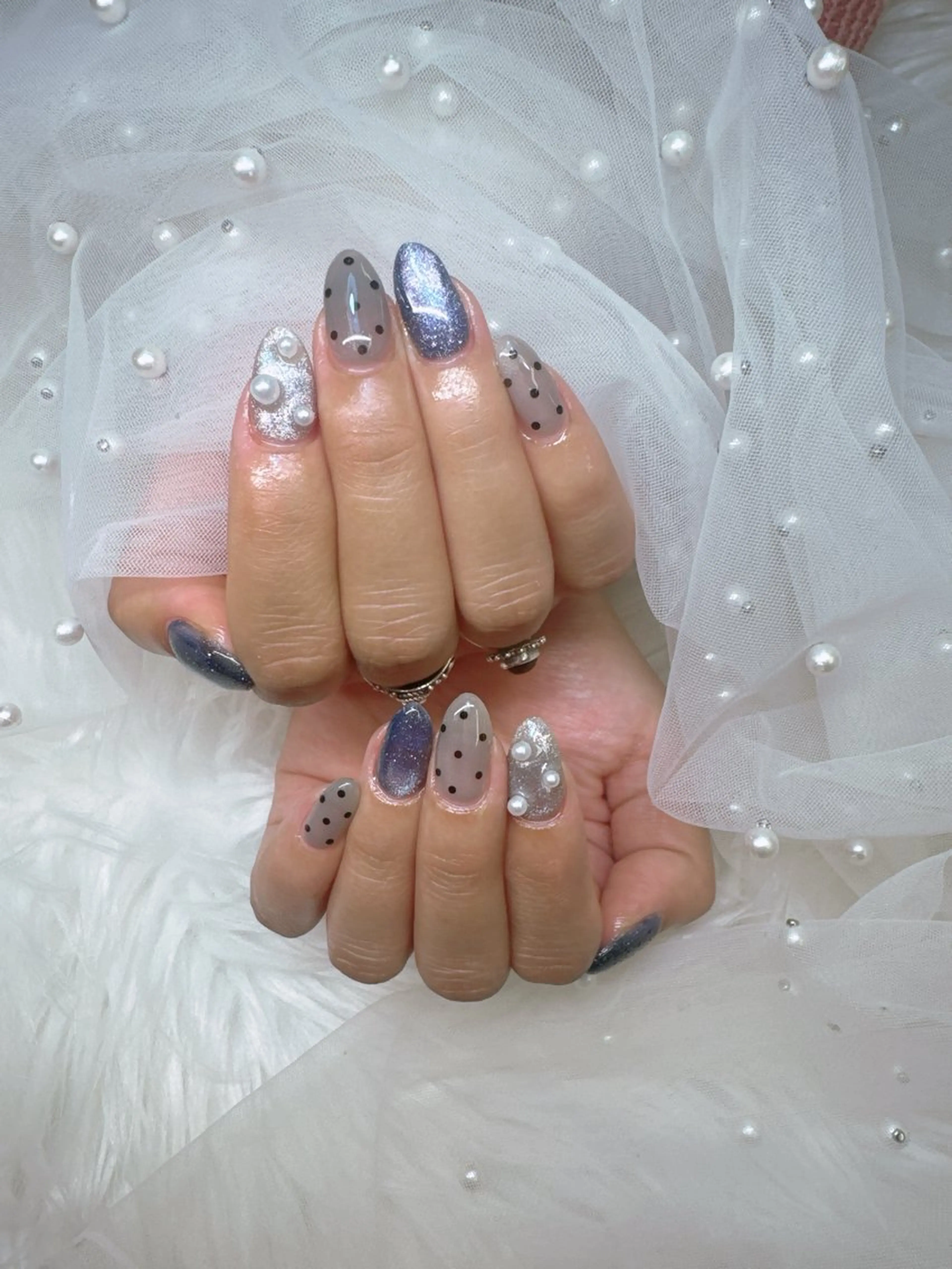 ネイル フラッシュネイル フラッシュマグ フレンチネイル ガラスフレンチ キラキラネイル ハンドネイル Queeens nailのネイルデザイン