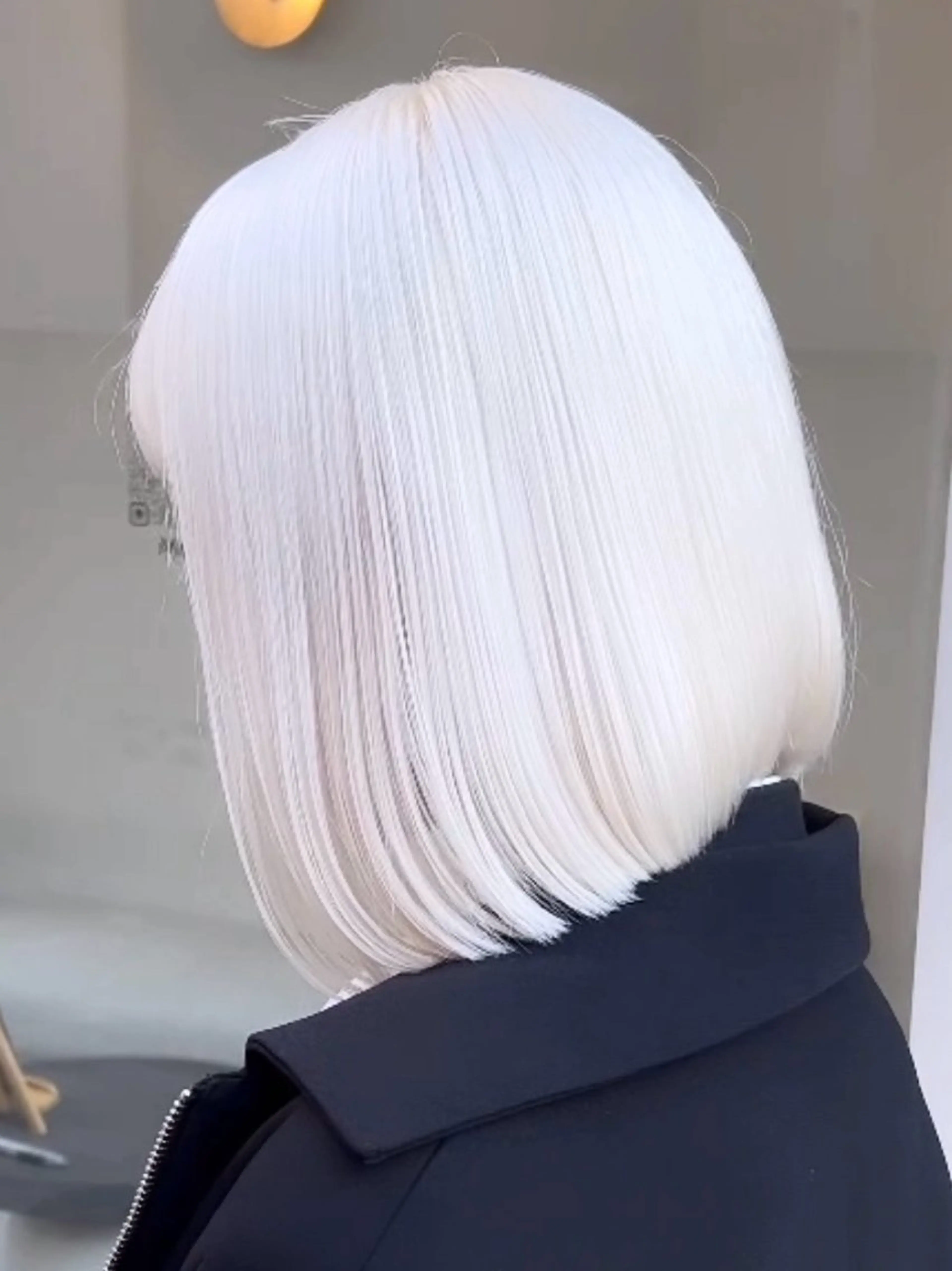 ショート カラー ヘアカラー 艶ハイトーンブリーチ 🌈小林侑雅のヘアスタイル