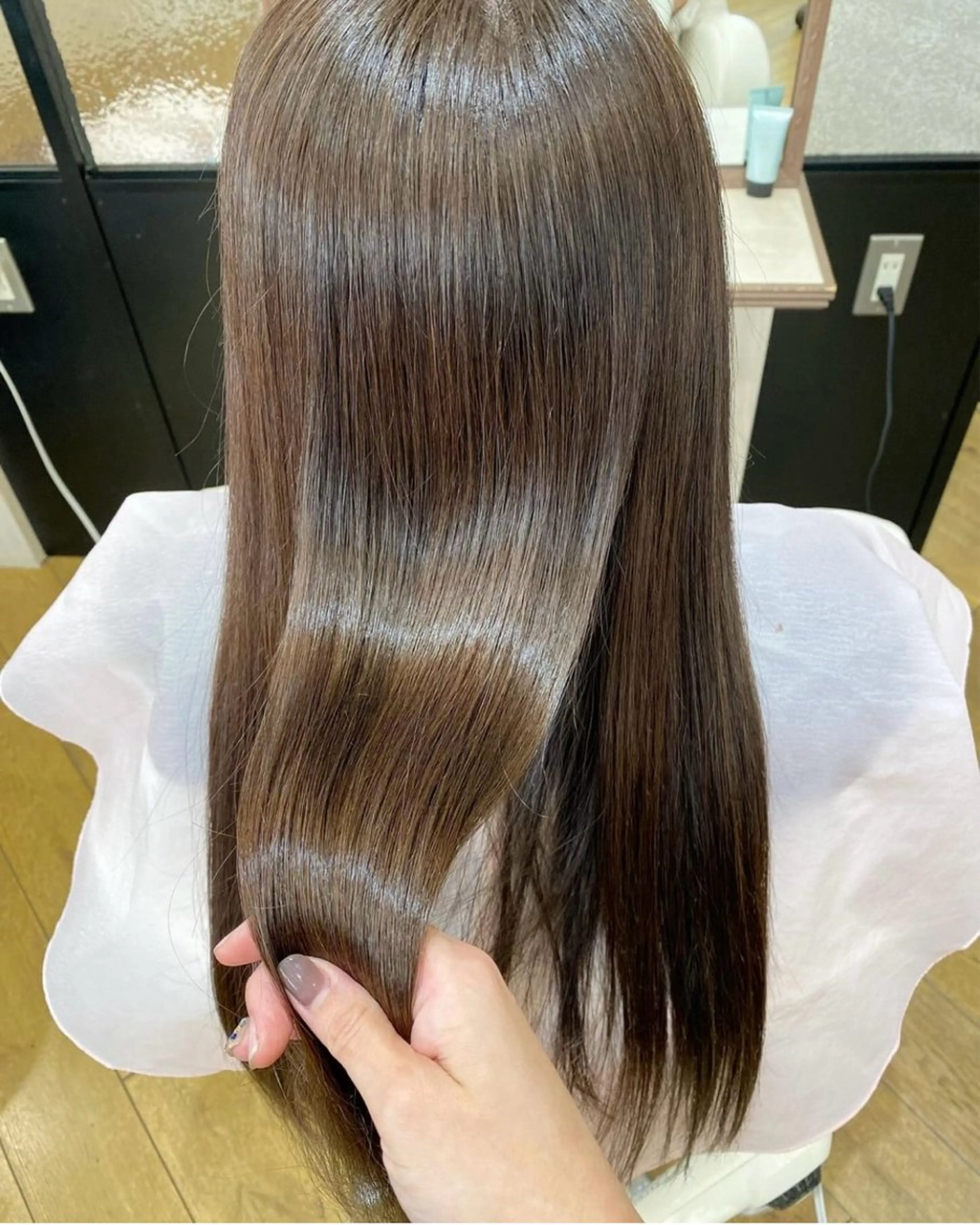 ロング アッシュ カット ヘアカラー トリートメント ヘッドスパ 艶感🫧透明感カラー YUKARIのヘアスタイル