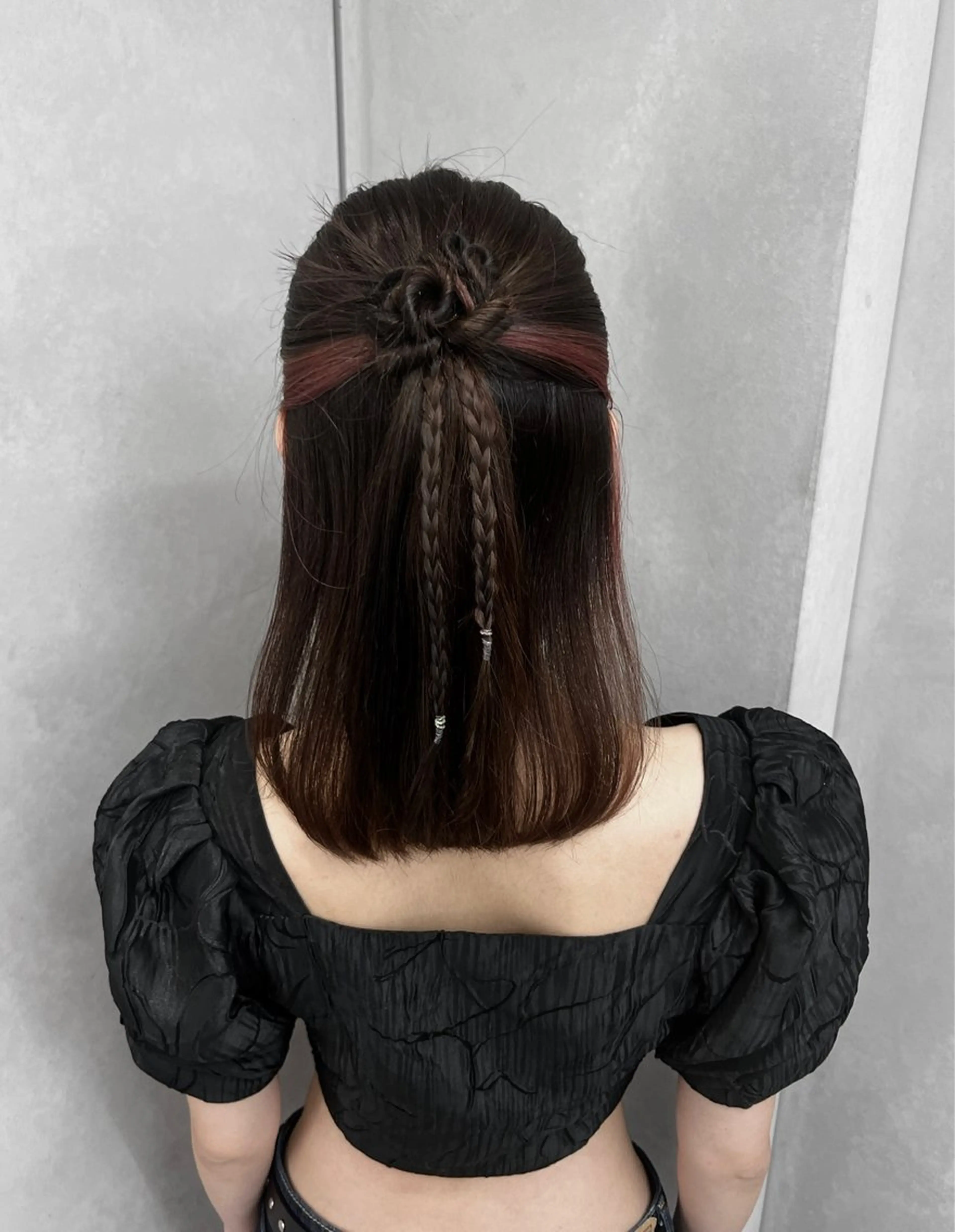 ヘアアレンジ ミルクティーベージュ オリーブグレージュのヘアスタイル