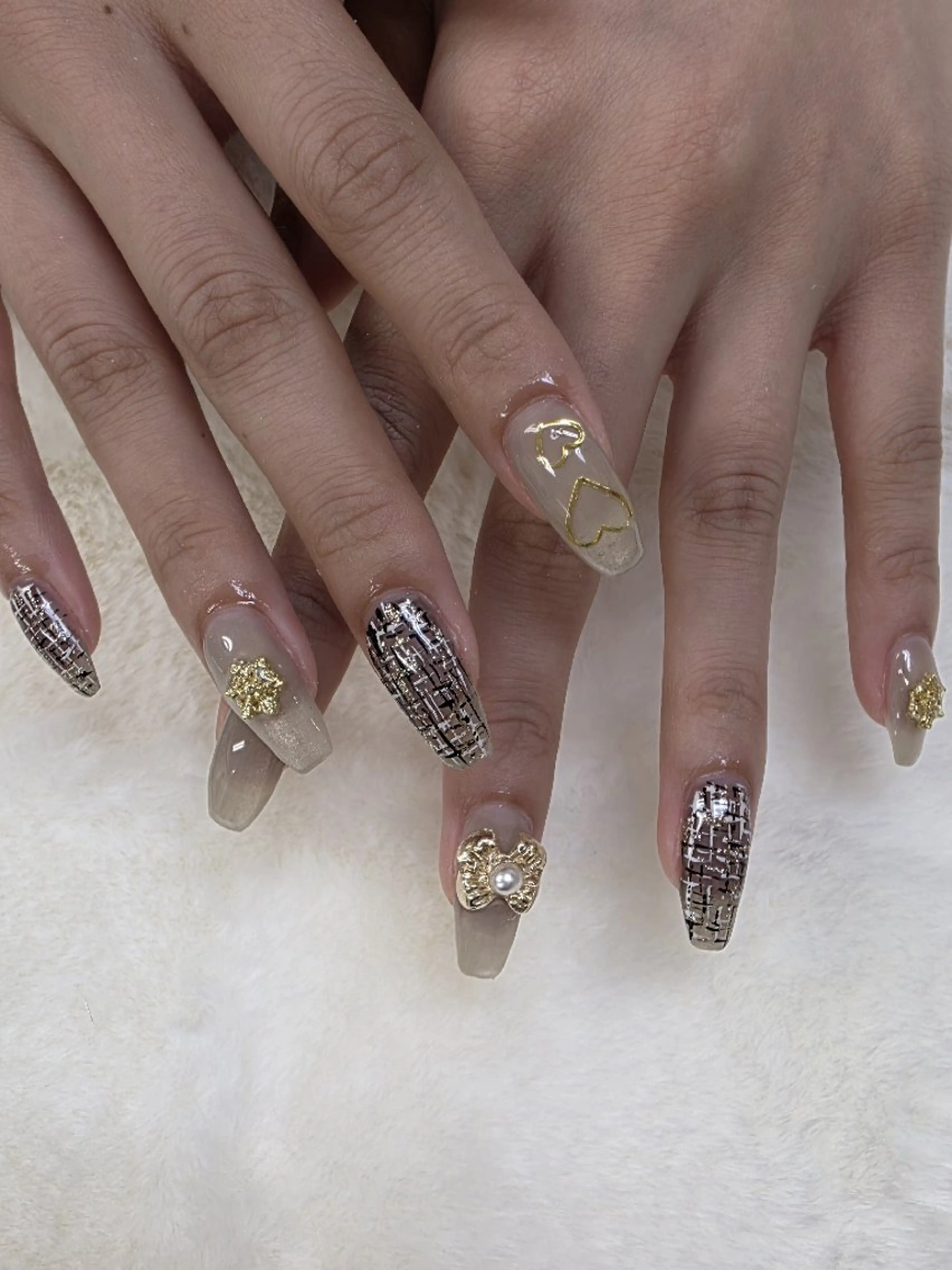 ネイル ゴールド ハート ツイードネイル 冬ネイル ハンドネイル Nail 🌱TSUBASAのネイルデザイン