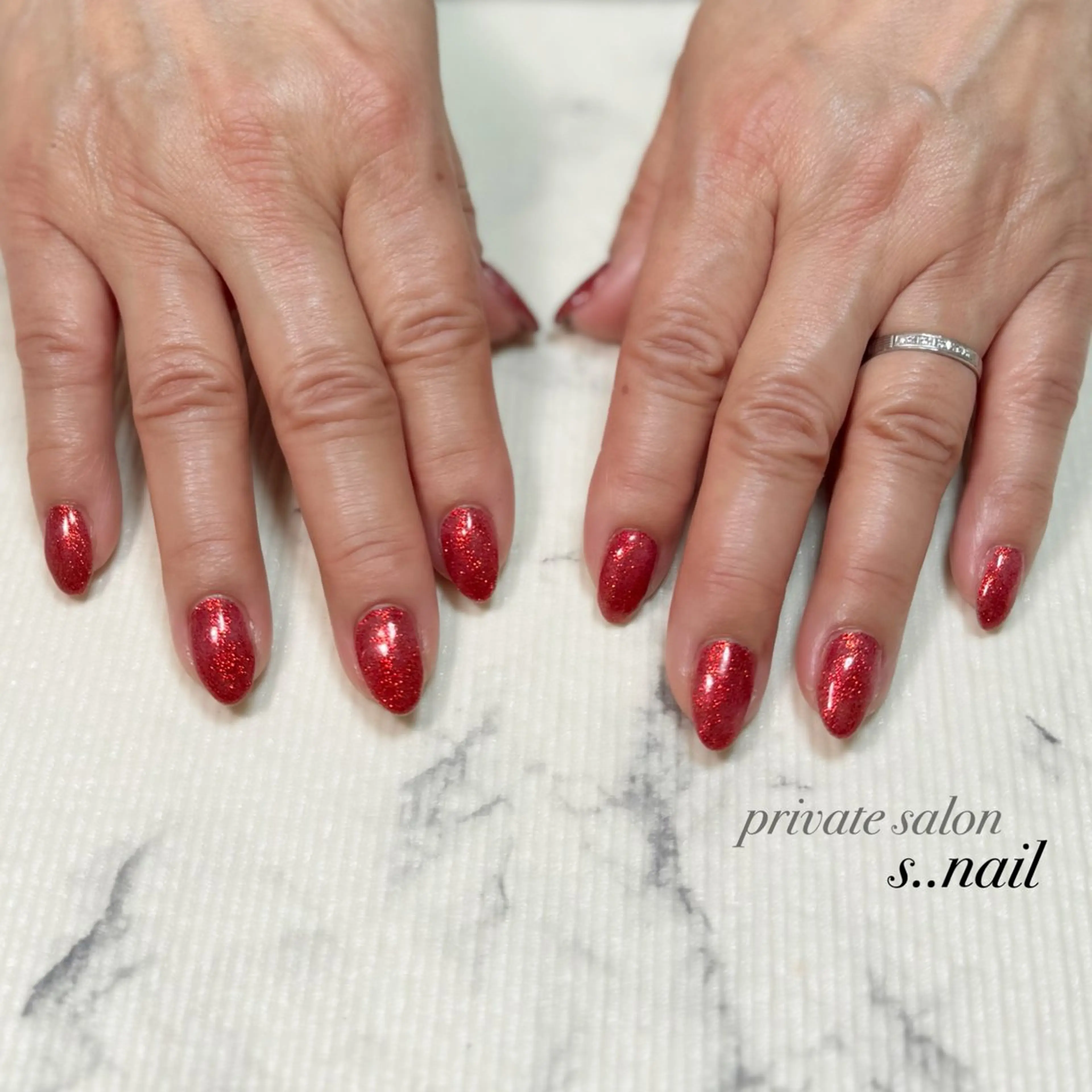 ネイル ラメ(グリッター) ワンカラーネイル 赤色 ハンドネイル フットネイル s..nail / MORITAのネイルデザイン