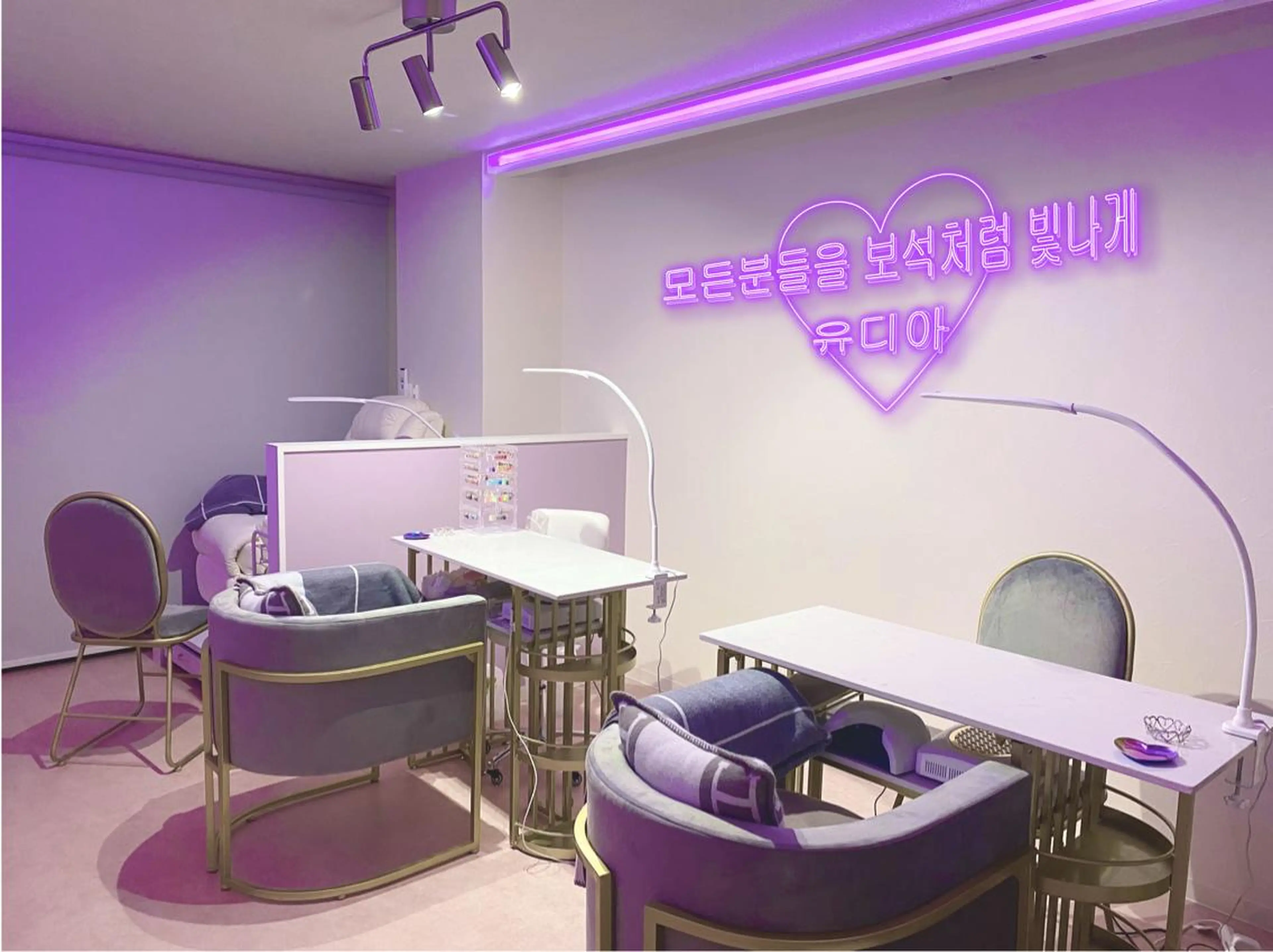 ネイル オーロラネイル フットネイル フレンチネイル ジェルネイル 韓国ネイル Yudia -neon-のネイルデザイン