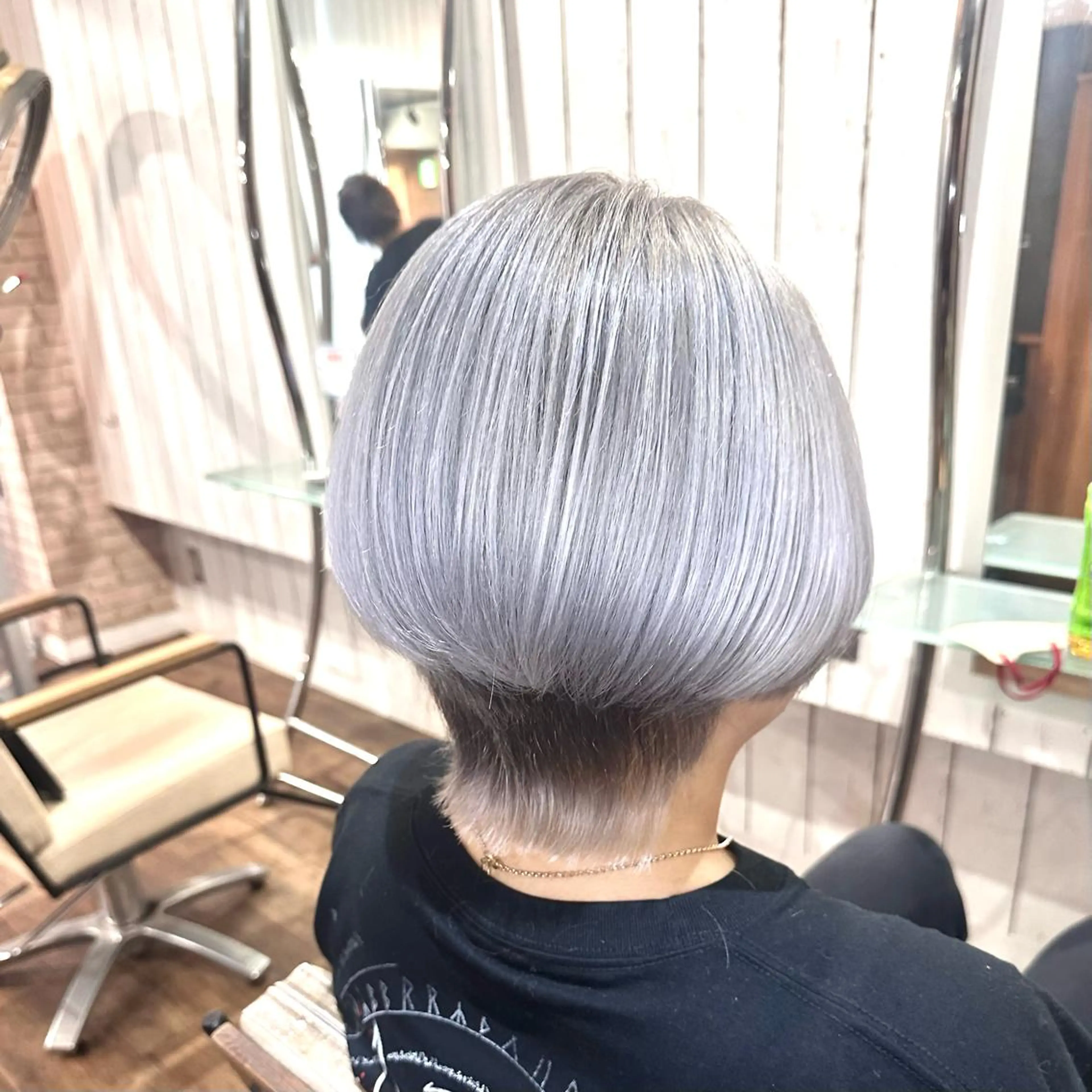 ショート カラー ヘアアレンジ ブリーチ 池袋髪質改善×レイヤ ー専門MATSUのヘアスタイル