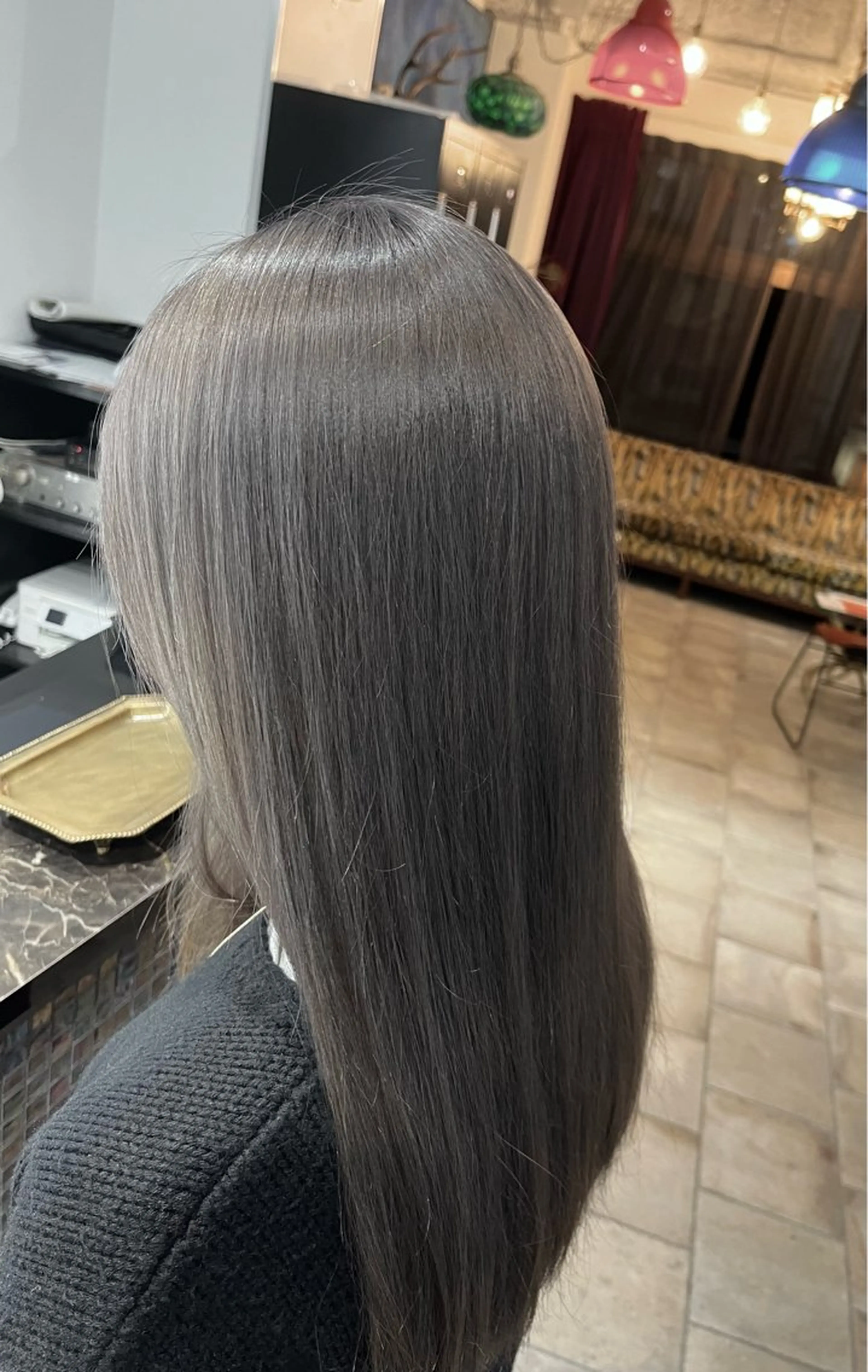 ロング カラー ブリーチ シルバー カラー/アイリスト 麻優のヘアスタイル