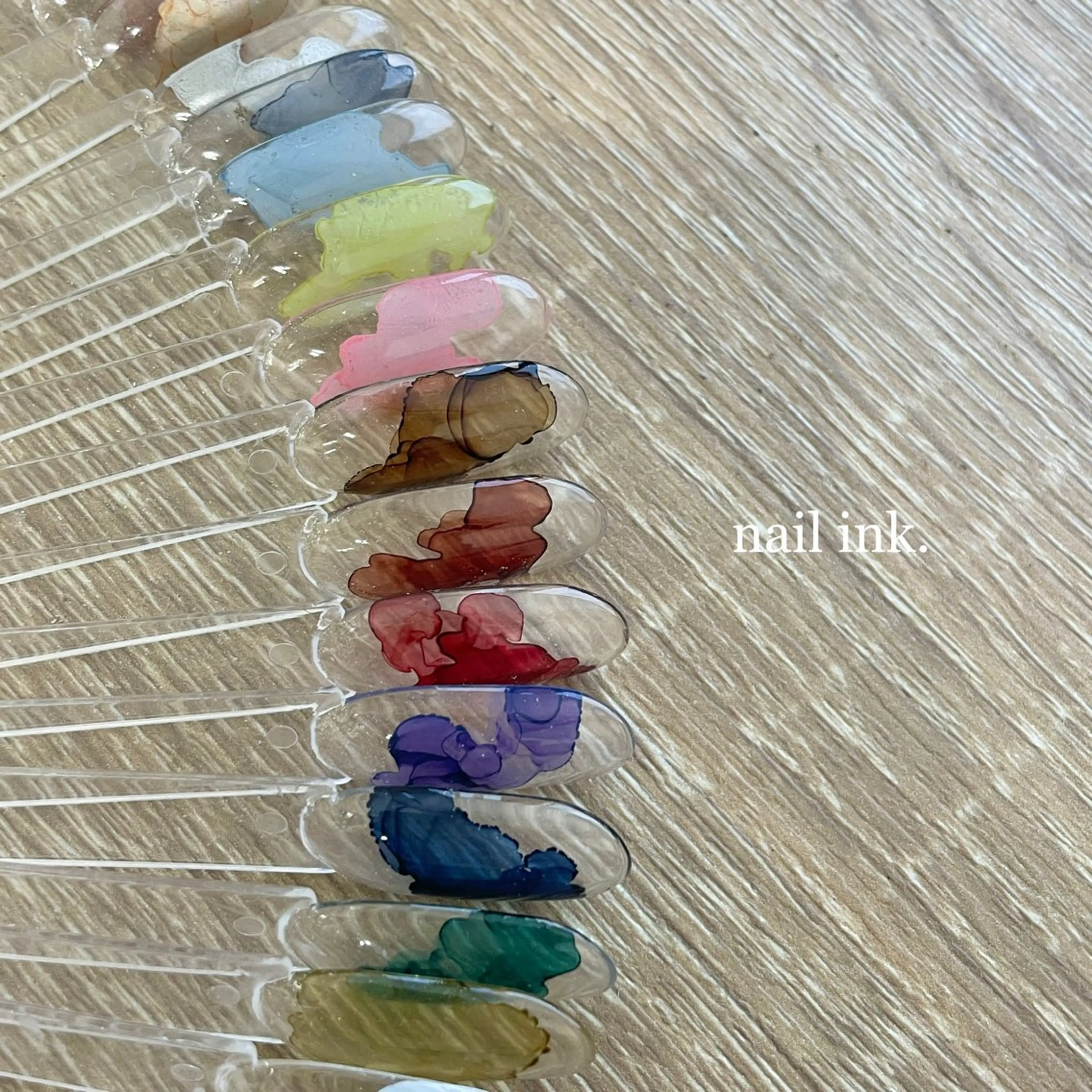 ネイル グリーン 氷ネイル・うるうるネイル 韓国ネイル マグネットネイル ミラーネイル ハンドネイル 園田 ソノダのネイルデザイン
