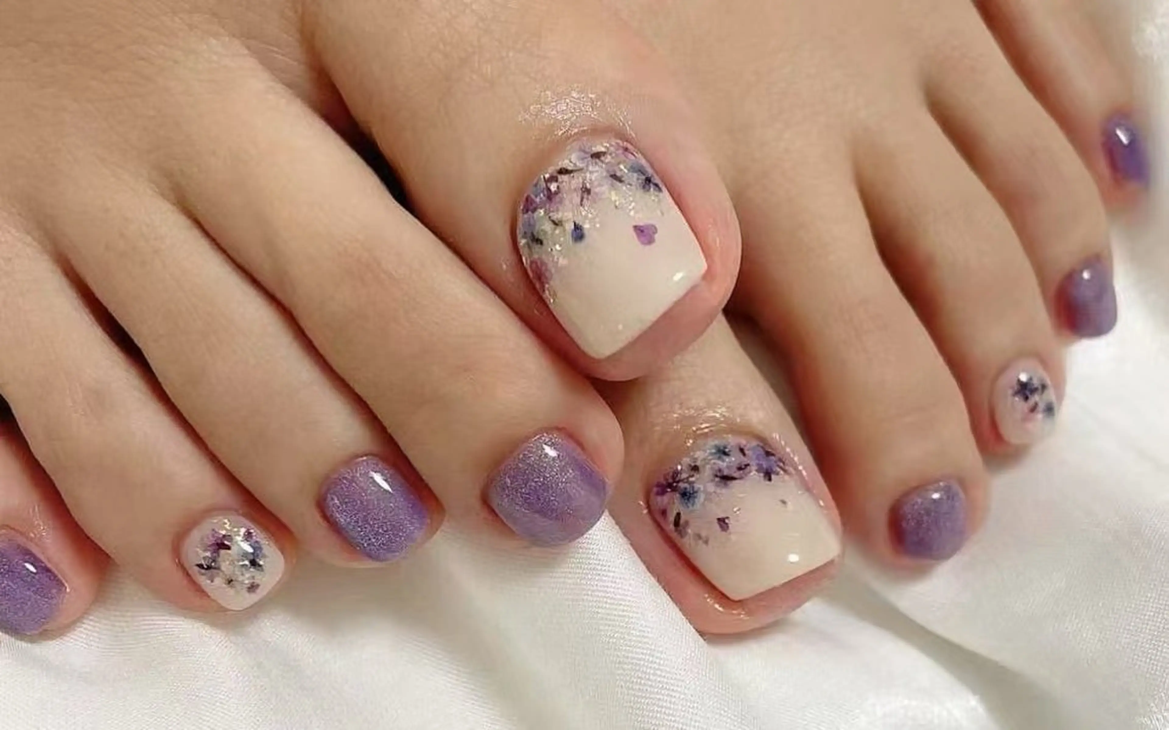 ネイル オーロラネイル フラワーネイル フットネイル フレンチネイル ジェルネイル フットネイル BabyYouMi nailのネイルデザイン