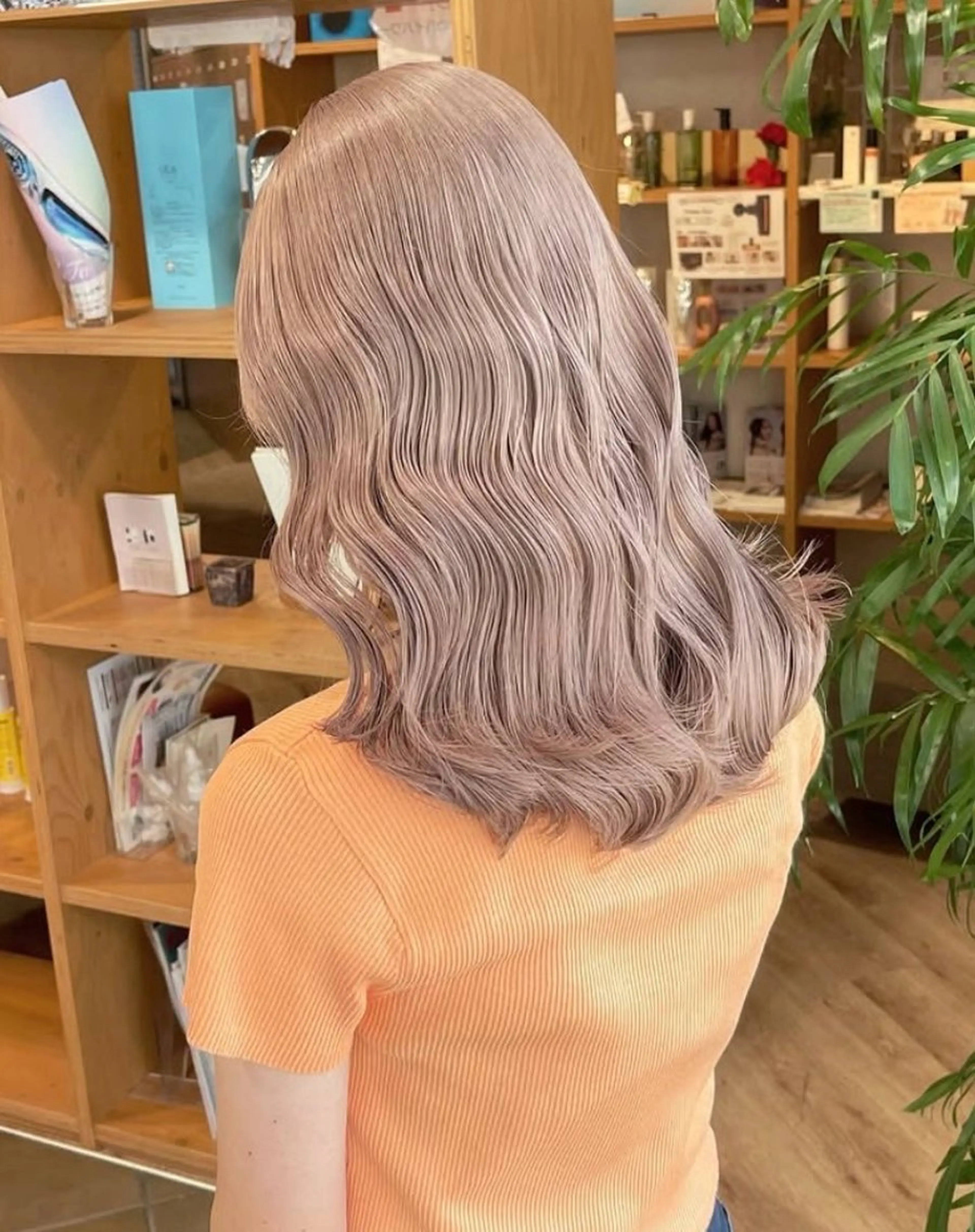 ミディアム カラー ブリーチ 岡山 紗里奈のヘアスタイル