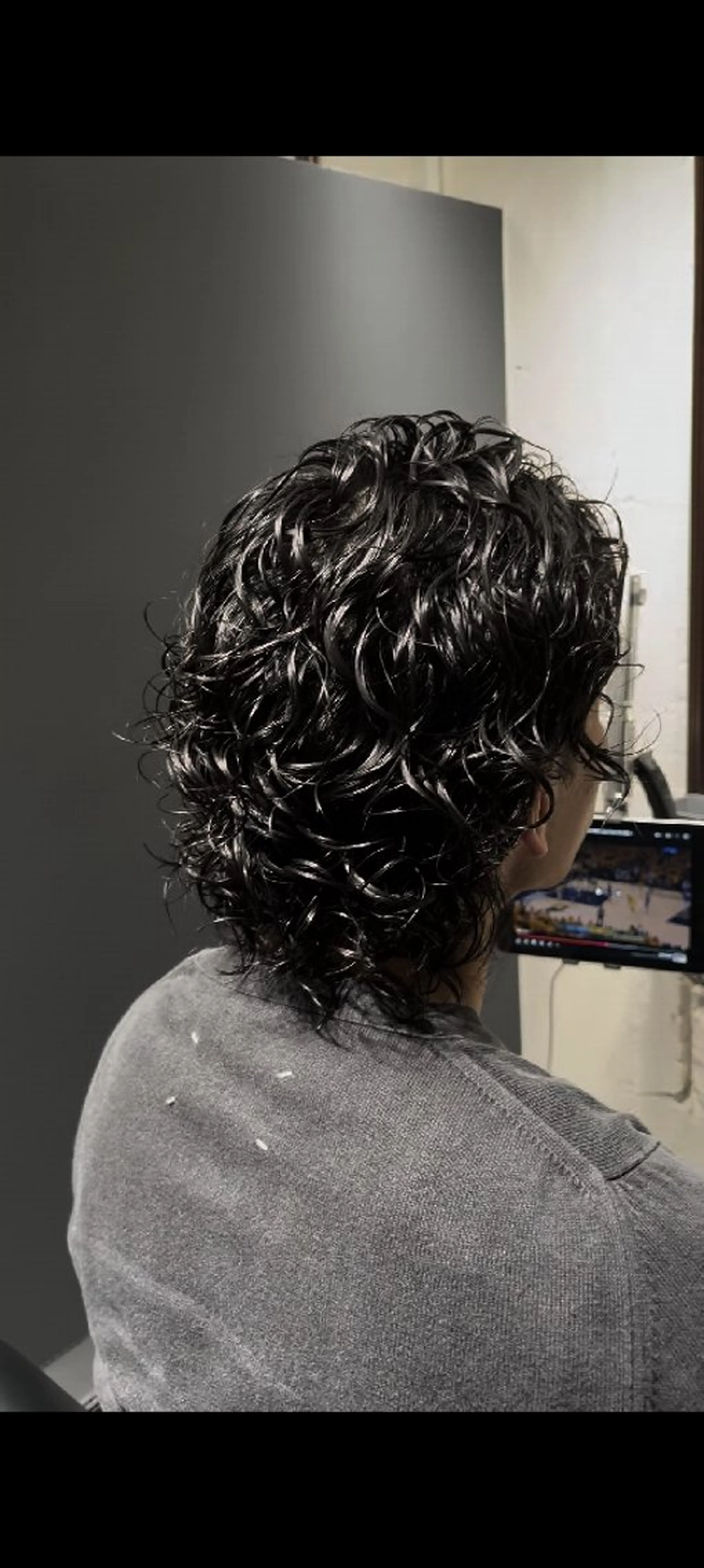 メンズ ミディアム パーマ ミディアムパーマ メンズパーマ スパイラルパーマ お悩み解決カット& パーマ。お任せ下さいのヘアスタイル