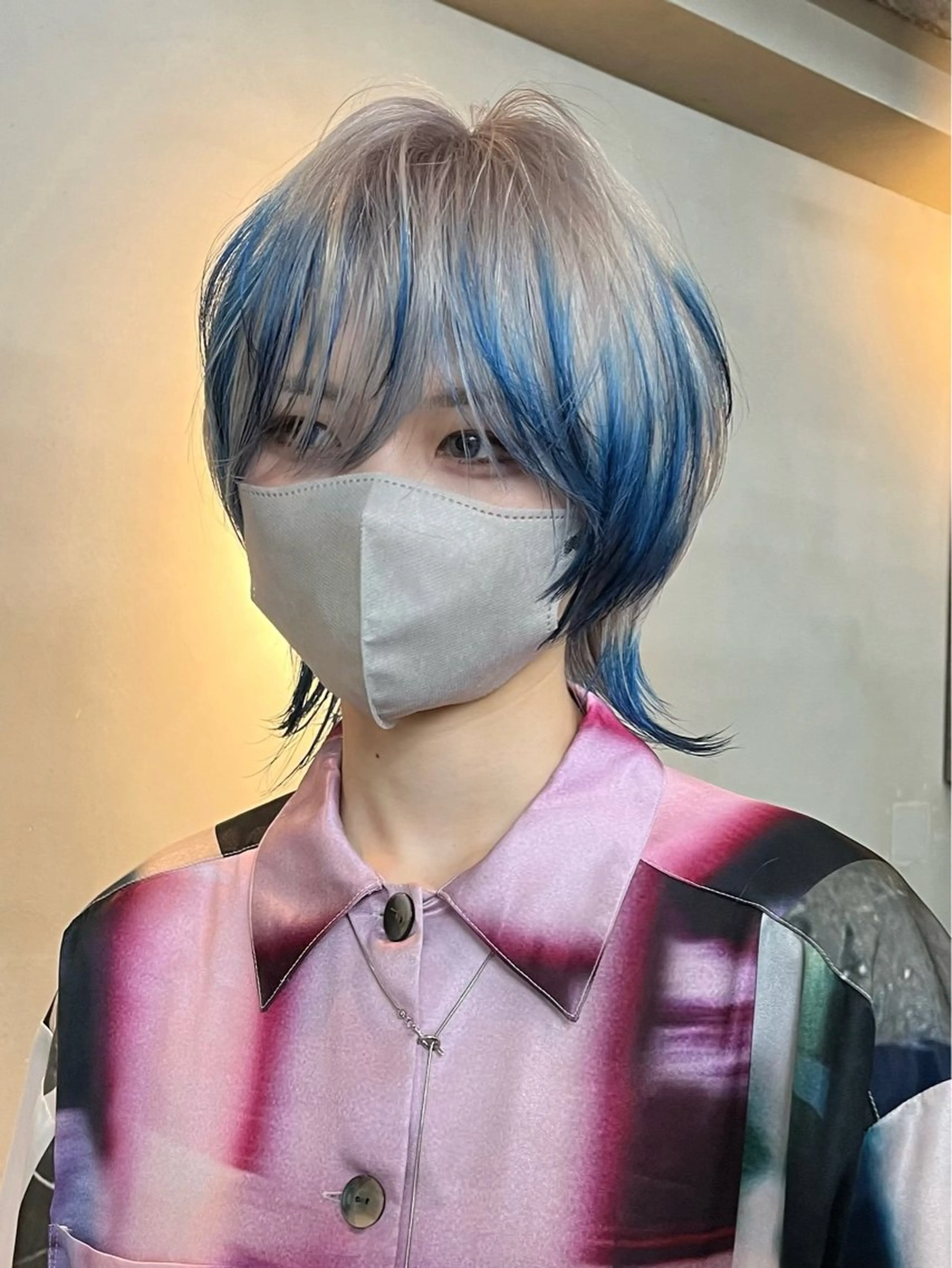 ミディアム カラー イツク ⚡️ ルーツ/ハイトーンのヘアスタイル