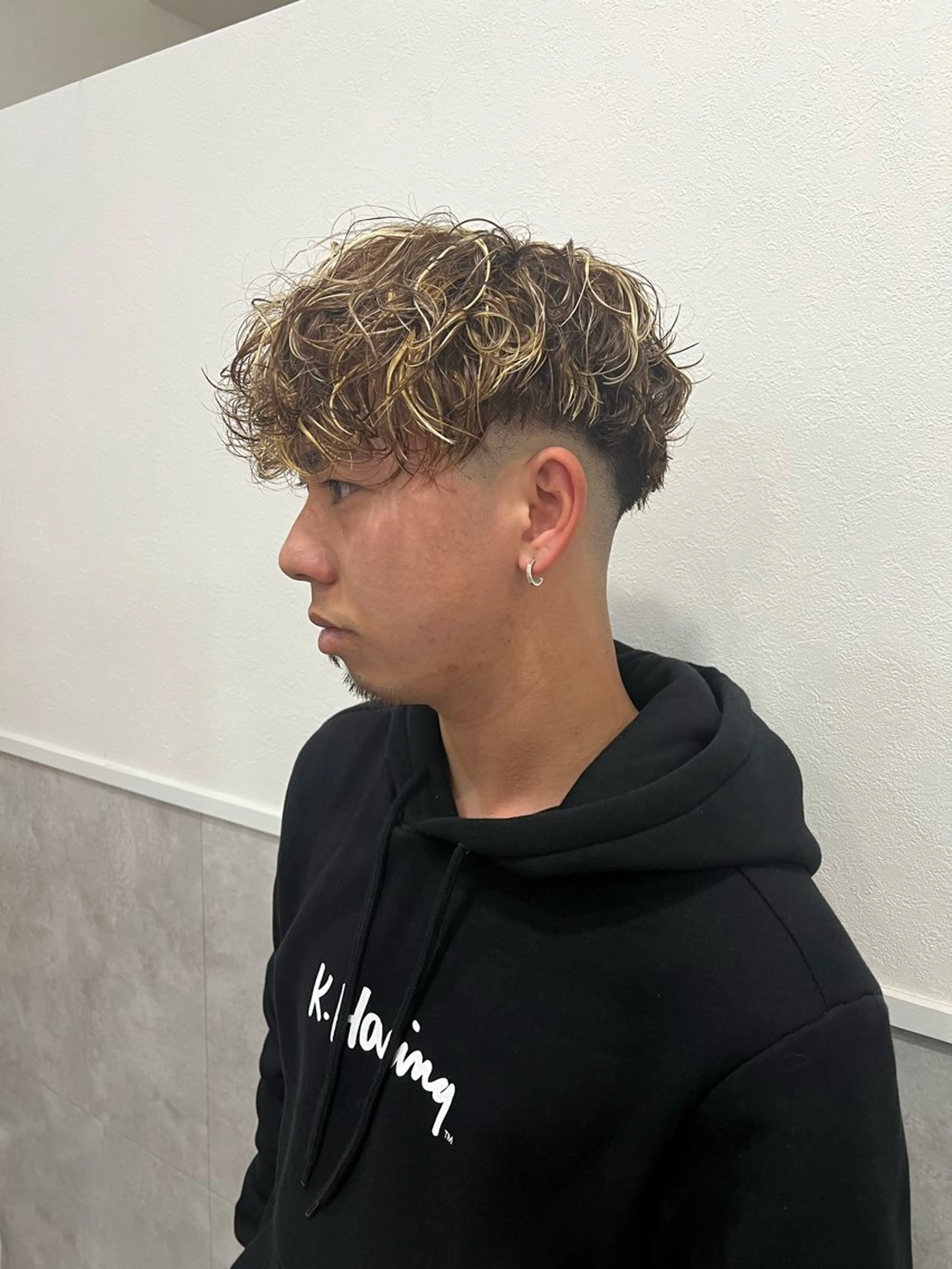 パーマ メンズ メンズハイライト スペインカール ROCCAhair 瞭汰のヘアスタイル