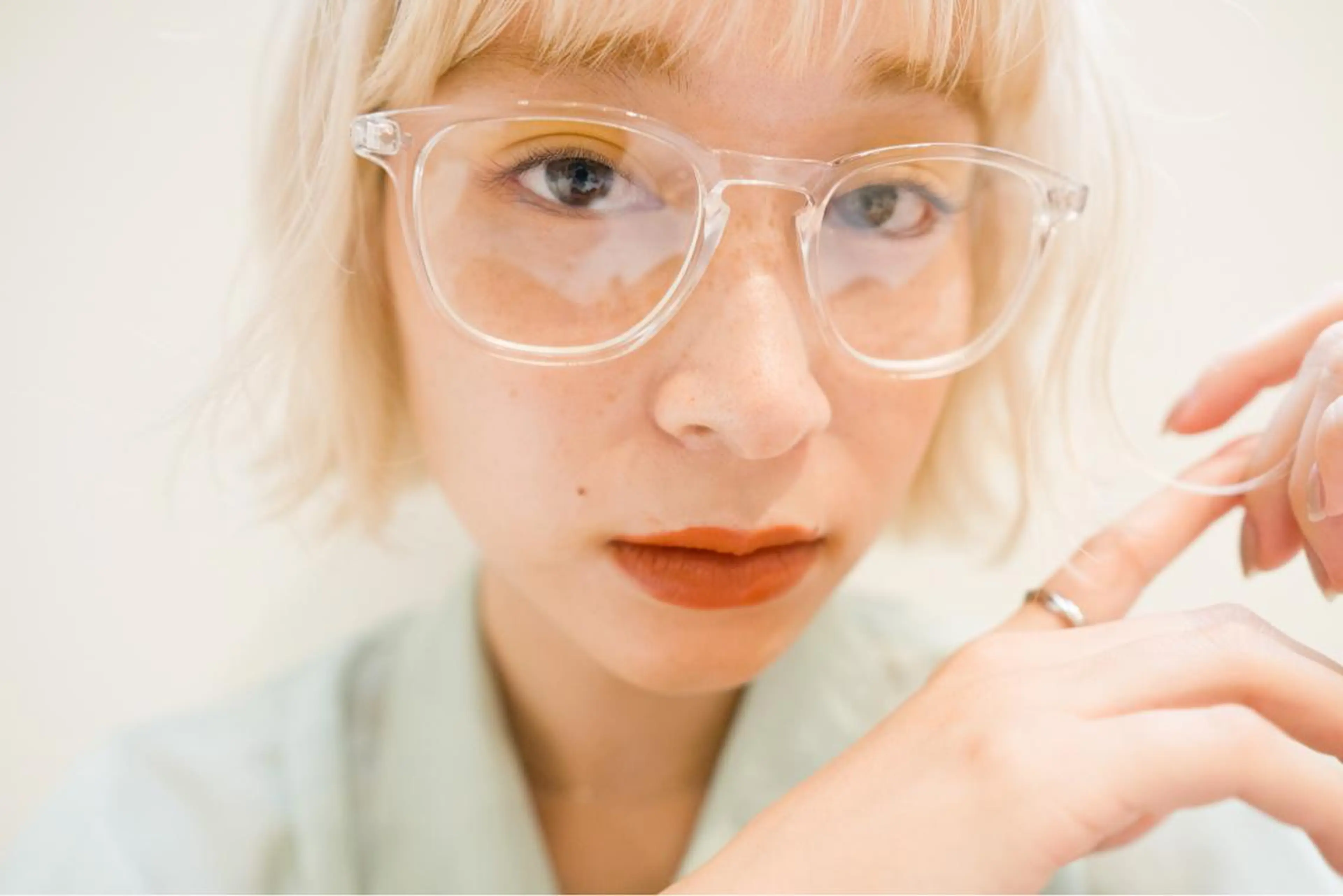 ショート カラー 顔周りレイヤー/韓国 ブリーチminamiのヘアスタイル