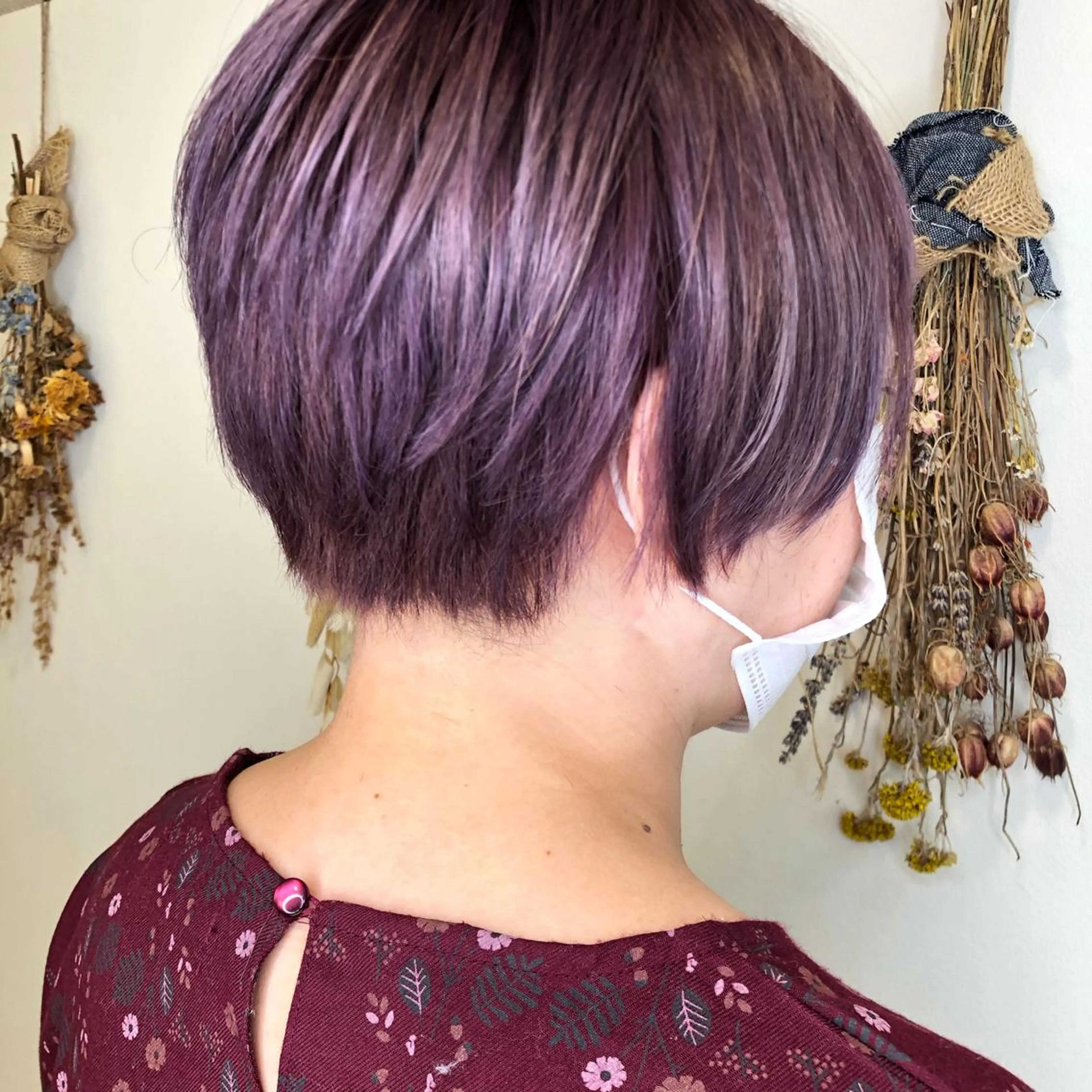 ショート カラー ラベンダーカラー カット ヘアカラー 松佐 ゆかりのヘアスタイル