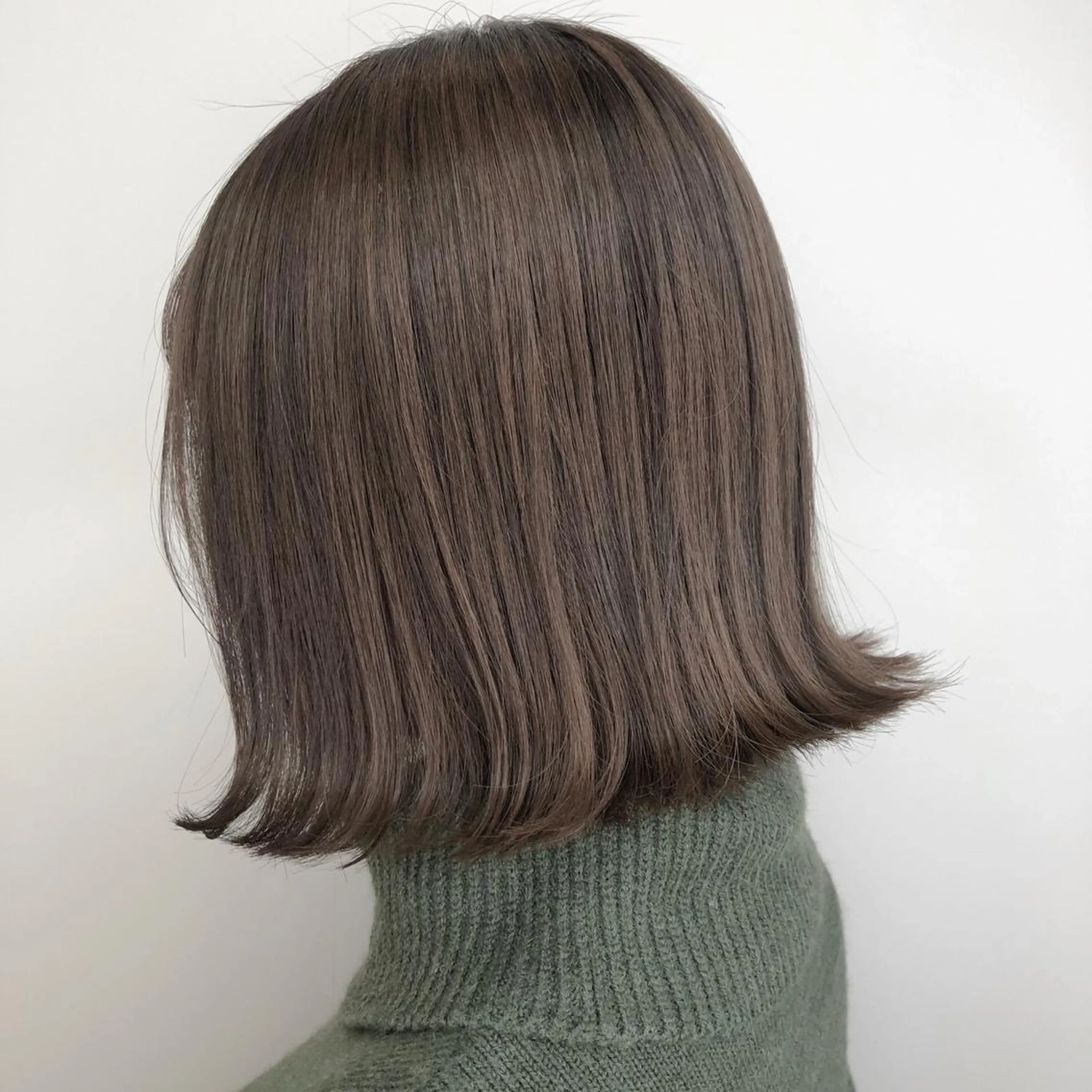 ミディアム カラー ブリーチ グレージュ ミルクティーグレージュ 【透明感、艶髪】西村 有司のヘアスタイル