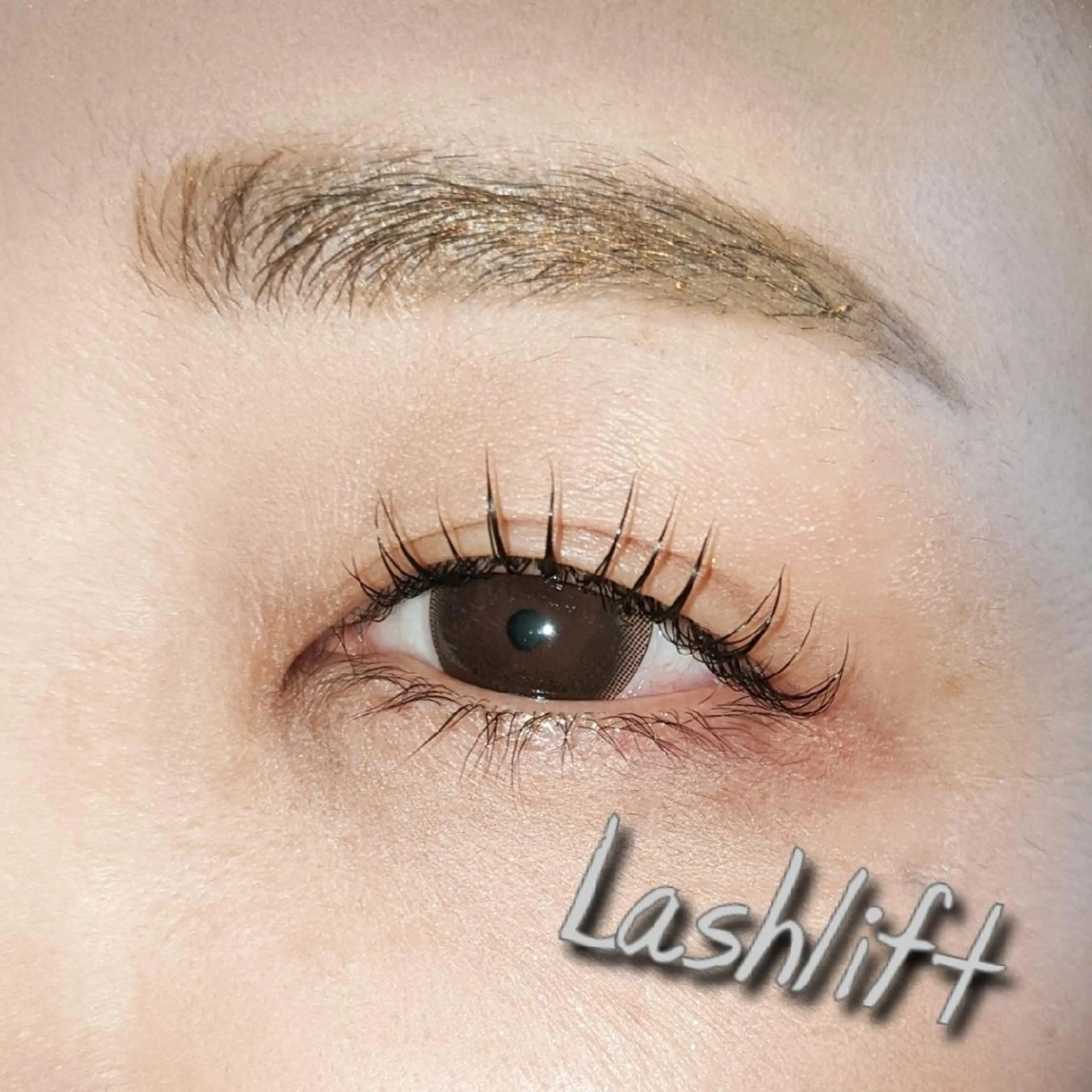 マツエク・マツパ 平田 愛美のヘアスタイル