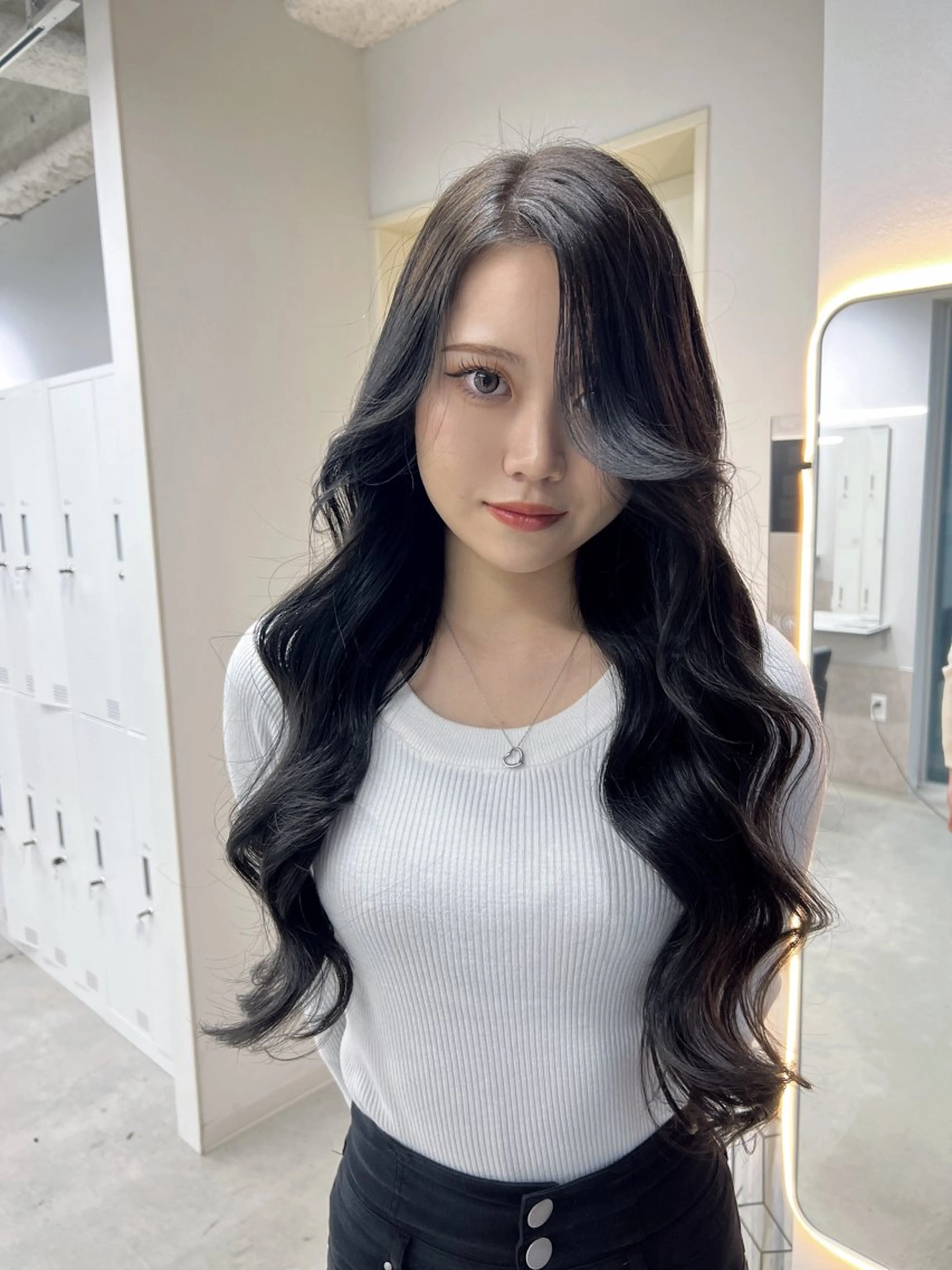 ロング ヘアカラー maya レイヤーカットのヘアスタイル