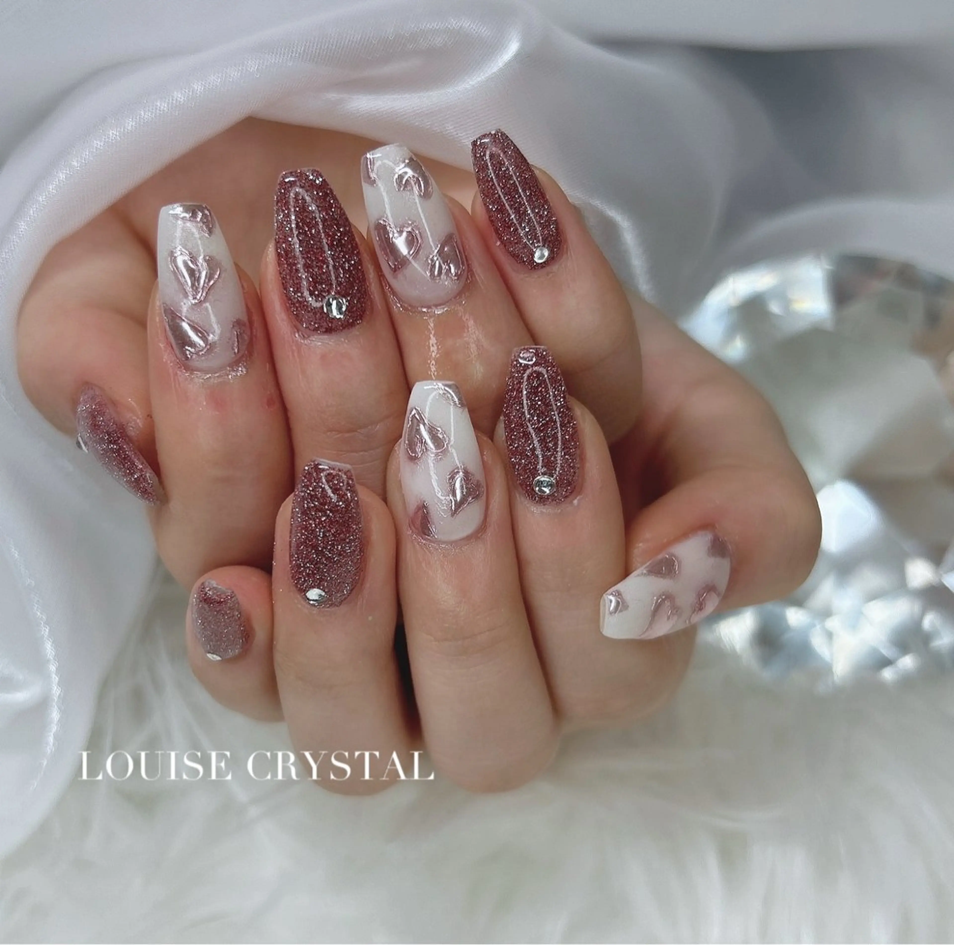 ネイル ハンドネイル LOUISE CRYSTALのネイルデザイン