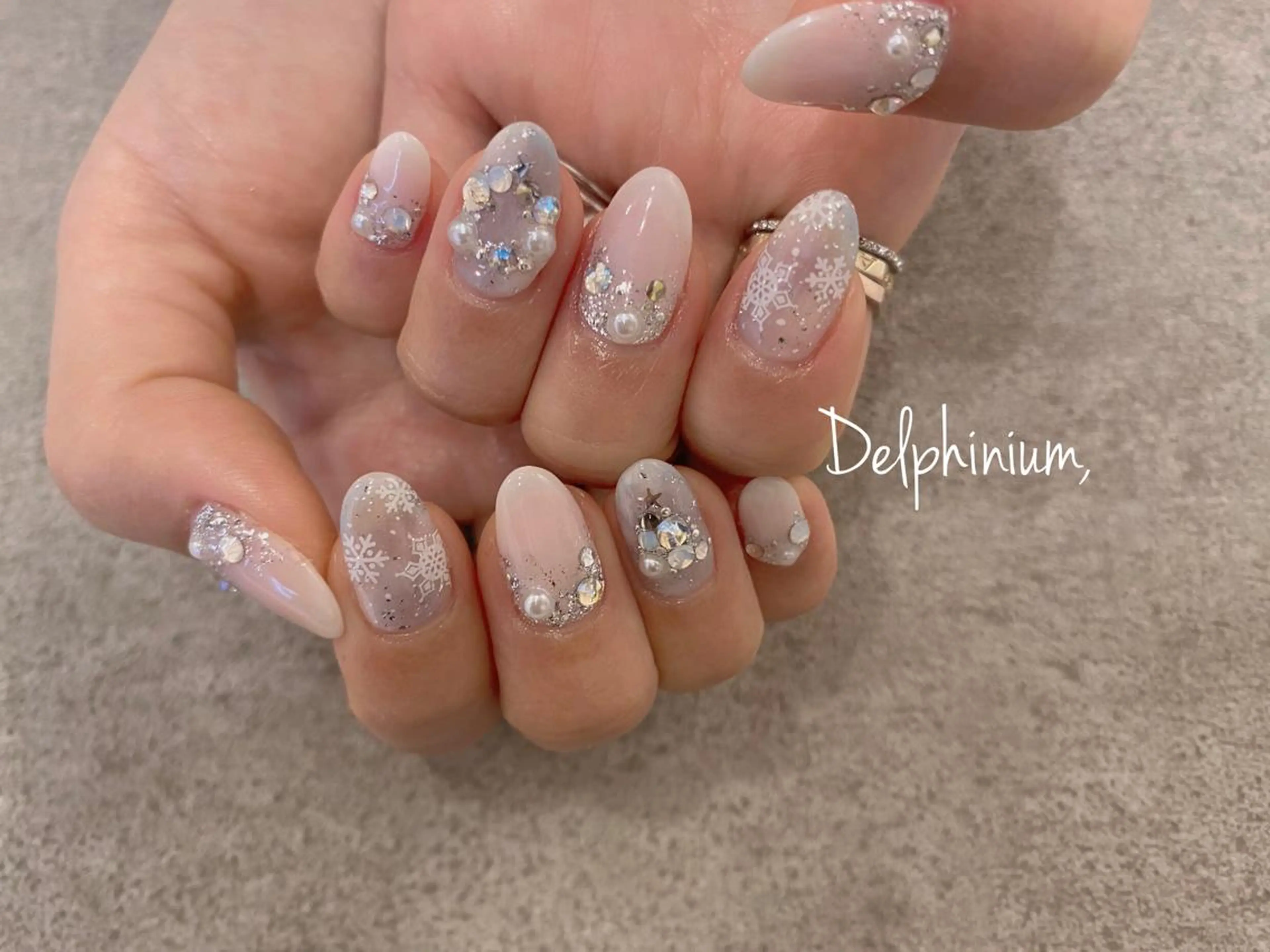 ネイル ジェルネイル パラジェル ホワイト 冬ネイル クリスマス ハンドネイル 岡本 友恵のネイルデザイン