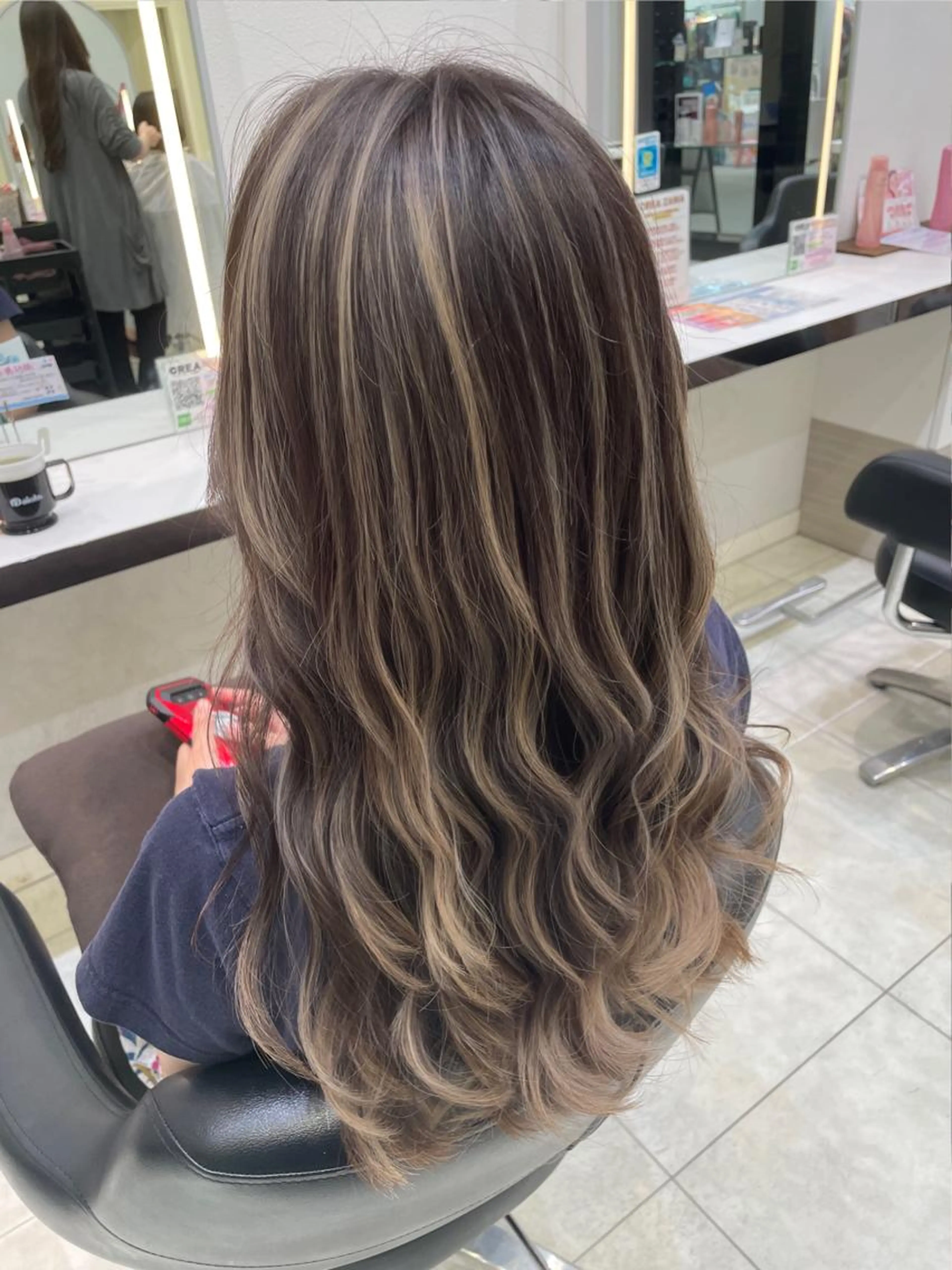 【外国人風ハイライトカラー💛🌷ハイライトカラー+カット＋システムトリートメント】の写真